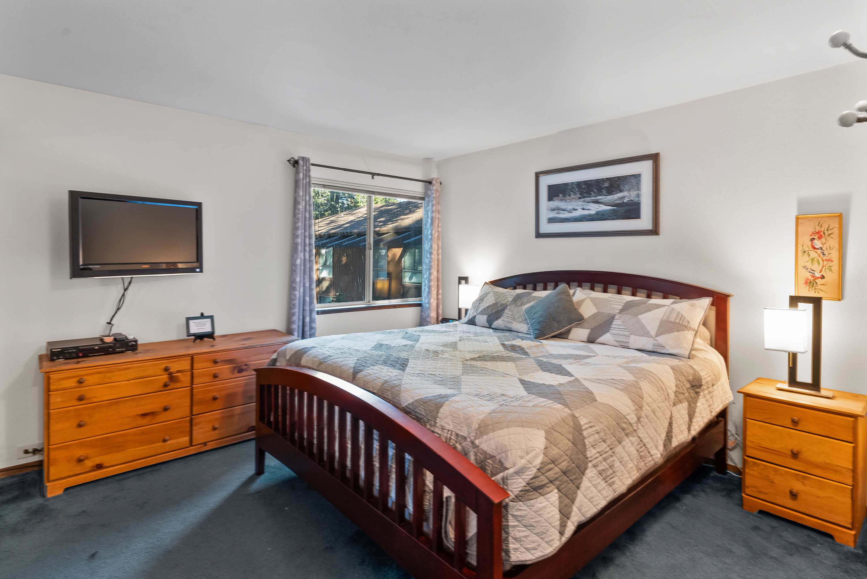 2BR Overlooks Shared Pool, Near Gondola & Village! 4