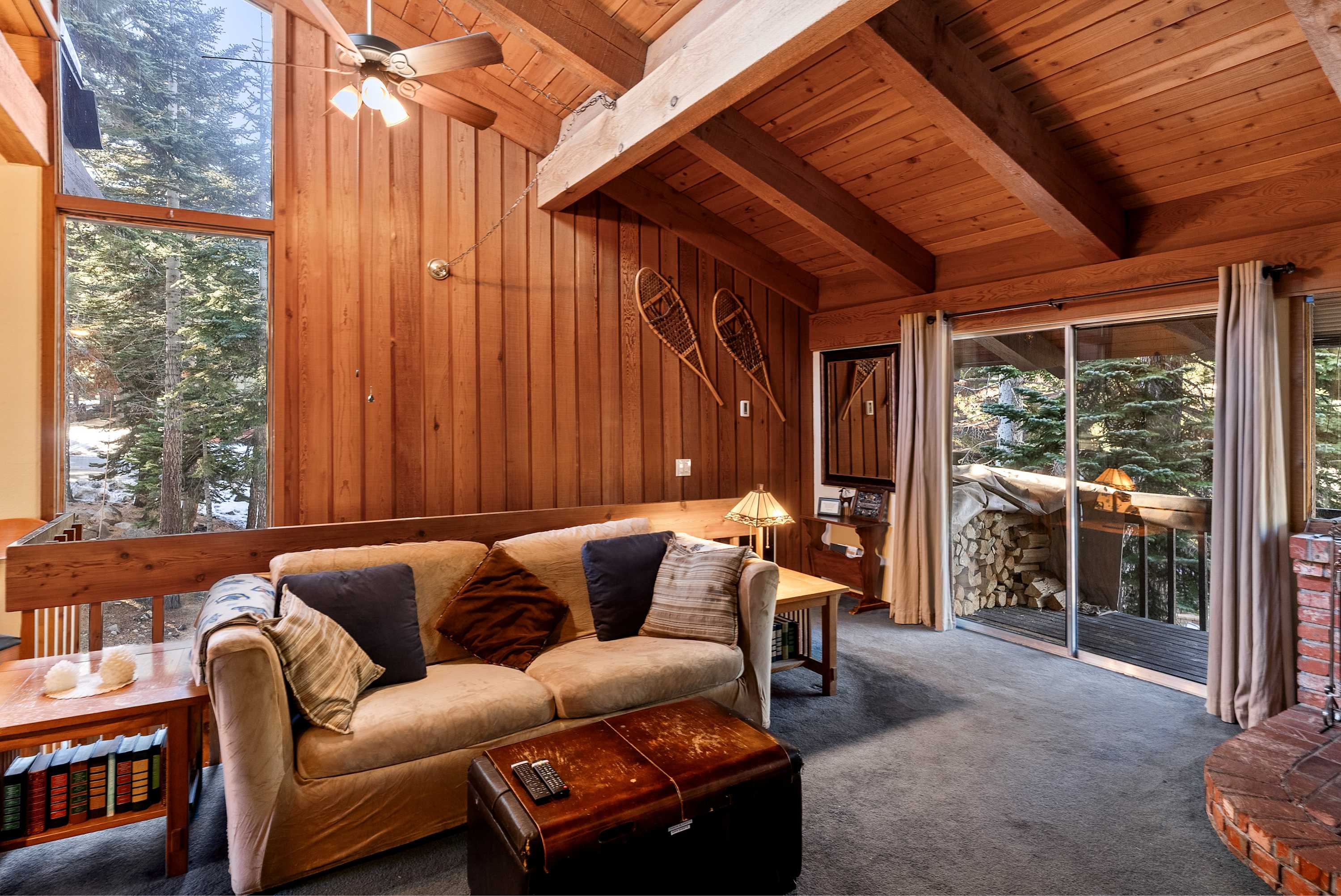 2BR Overlooks Shared Pool, Near Gondola & Village! 8