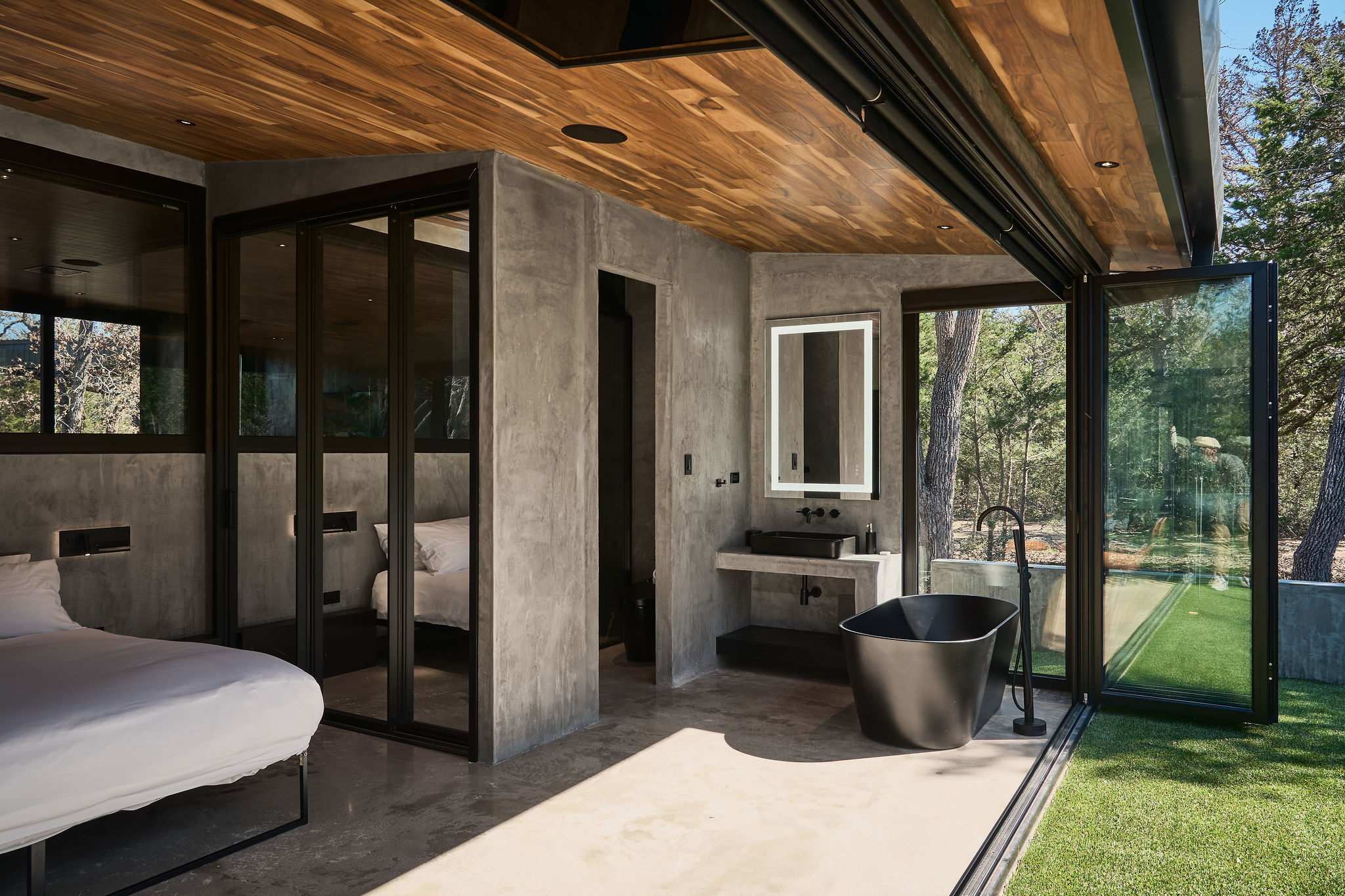 Serene Luxury Escape | Private+Soaking Tub+2 Kings — Ledbetter, TX — vacation rental
