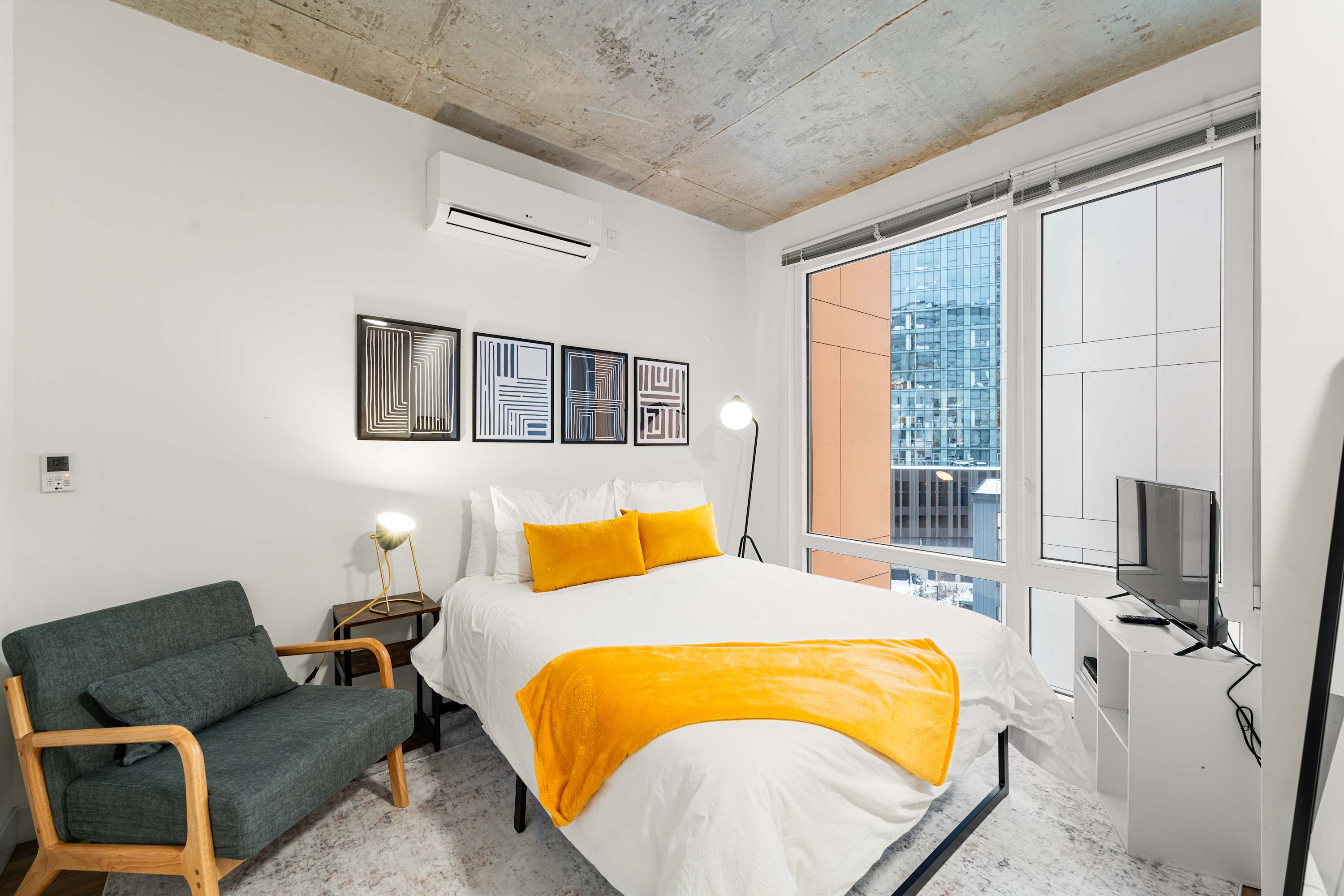 Cozy Studio Suite, Steps from River North & Shops — Chicago, IL — vacation rental