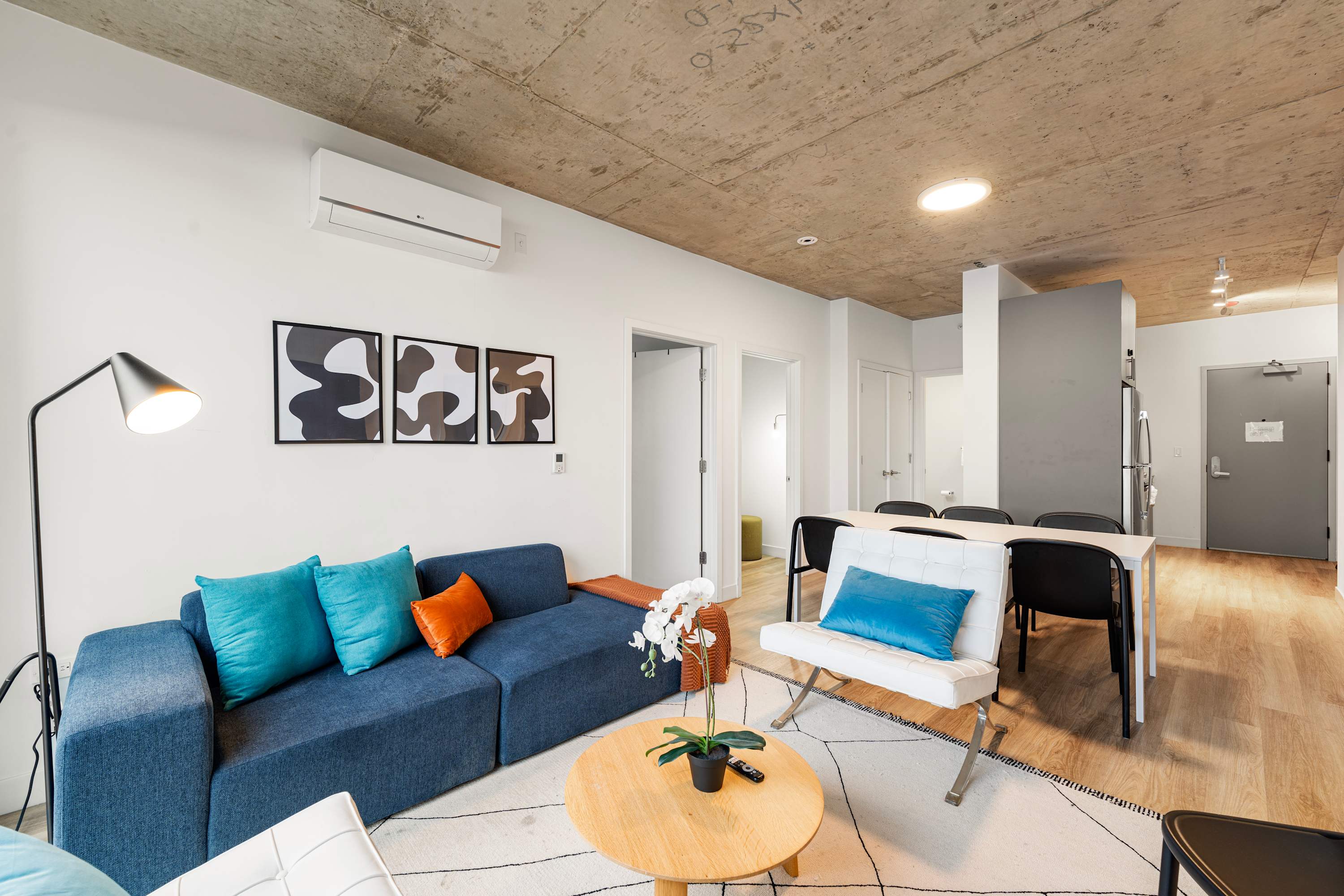 Chic 4-Bedroom with Skyline Views, Firepit and Gym — Chicago, IL — vacation rental