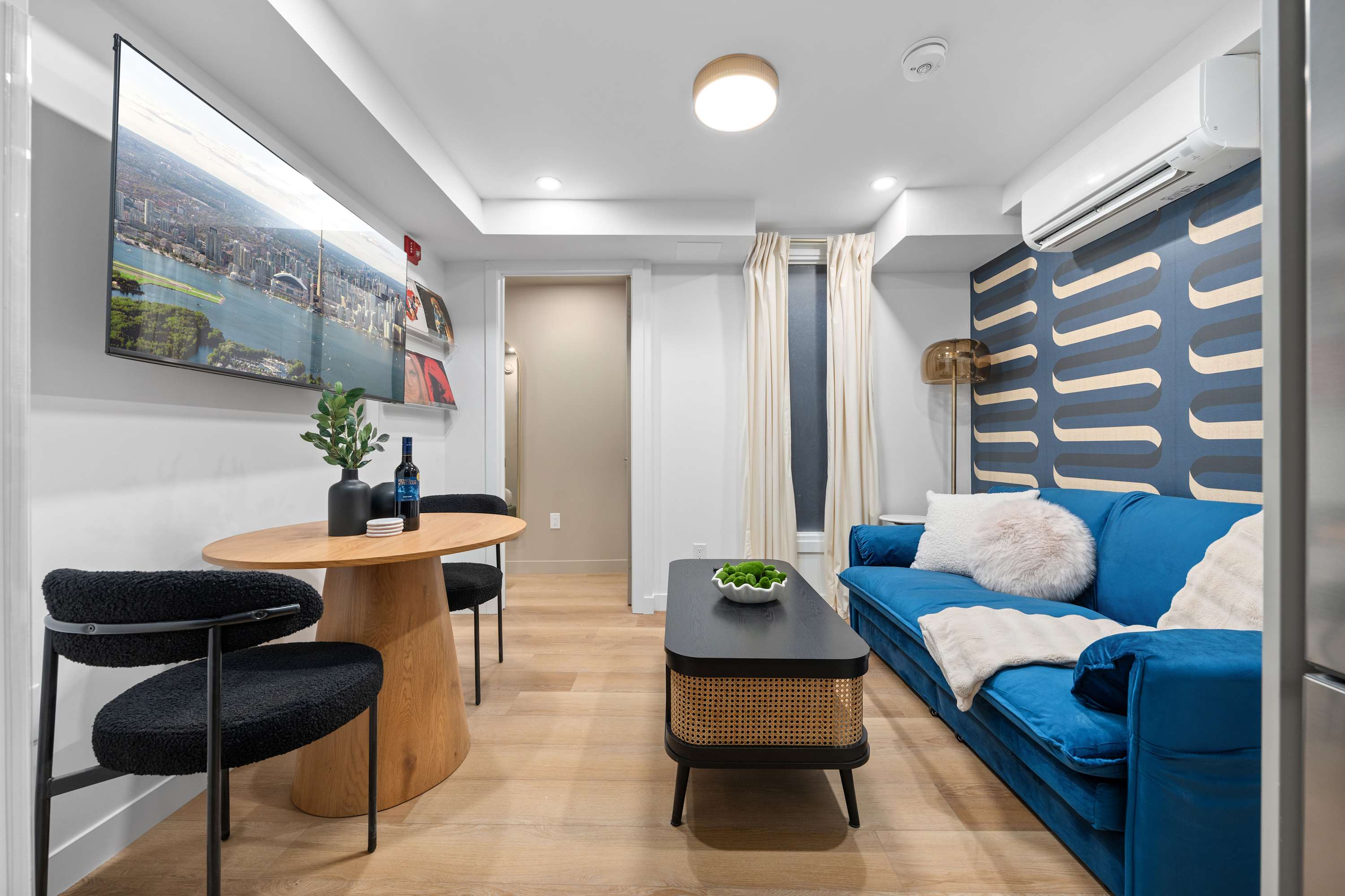 Featured Property The McCaul Central Cozy Basement Queen Suite