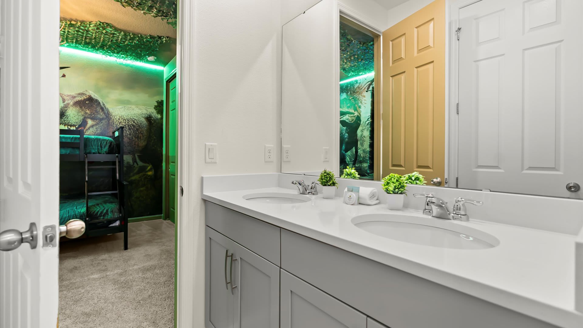 Upstay Solara Resort Villa Pool Cinema Games | Photo 48