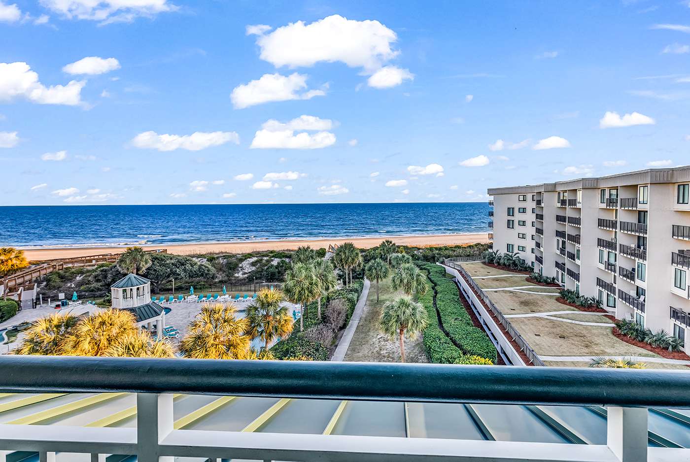 Oceanfront Luxury 2BR Litchfield Beach Escape | Photo 25