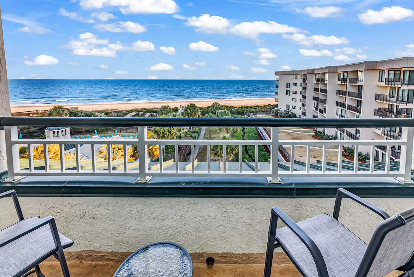 Oceanfront Luxury 2BR Litchfield Beach Escape | Photo 23