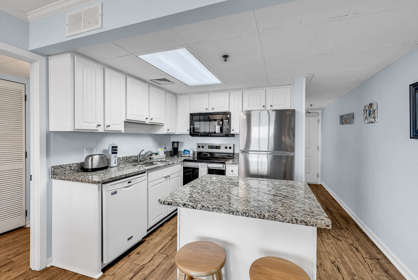 Oceanfront Luxury 2BR Litchfield Beach Escape | Photo 4