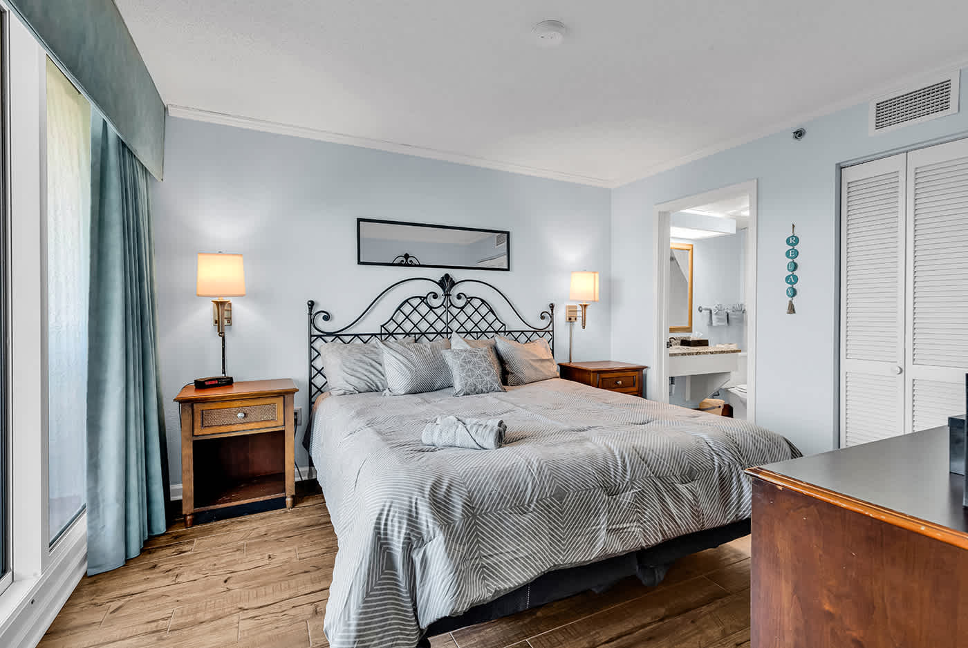 Oceanfront Luxury 2BR Litchfield Beach Escape | Photo 11