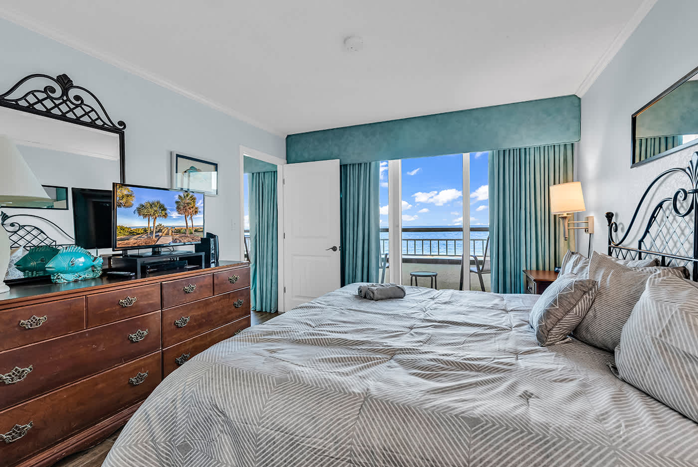 Oceanfront Luxury 2BR Litchfield Beach Escape | Photo 13