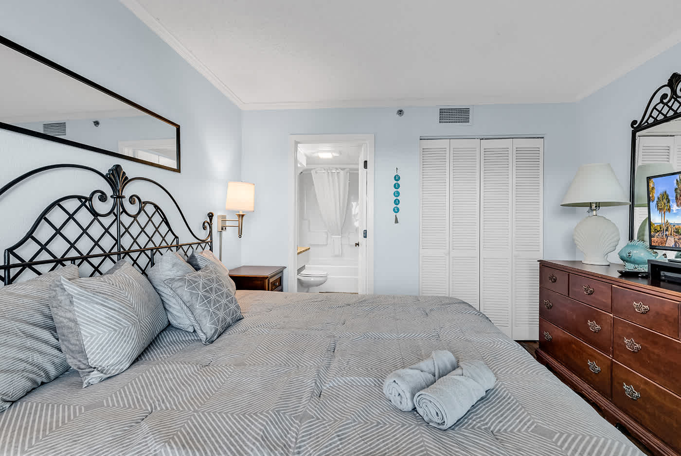 Oceanfront Luxury 2BR Litchfield Beach Escape | Photo 12