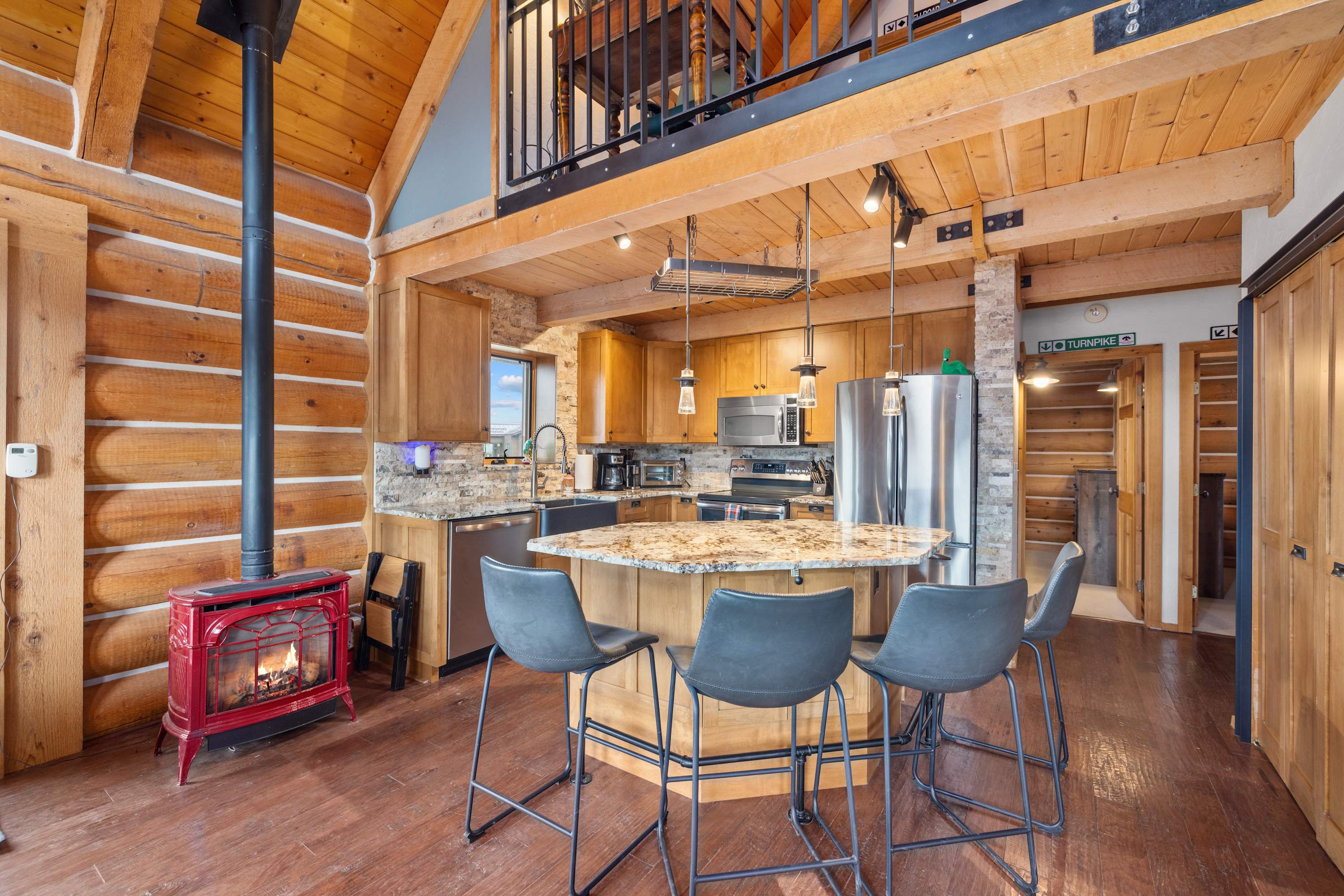 Henry's Hideaway Cabin