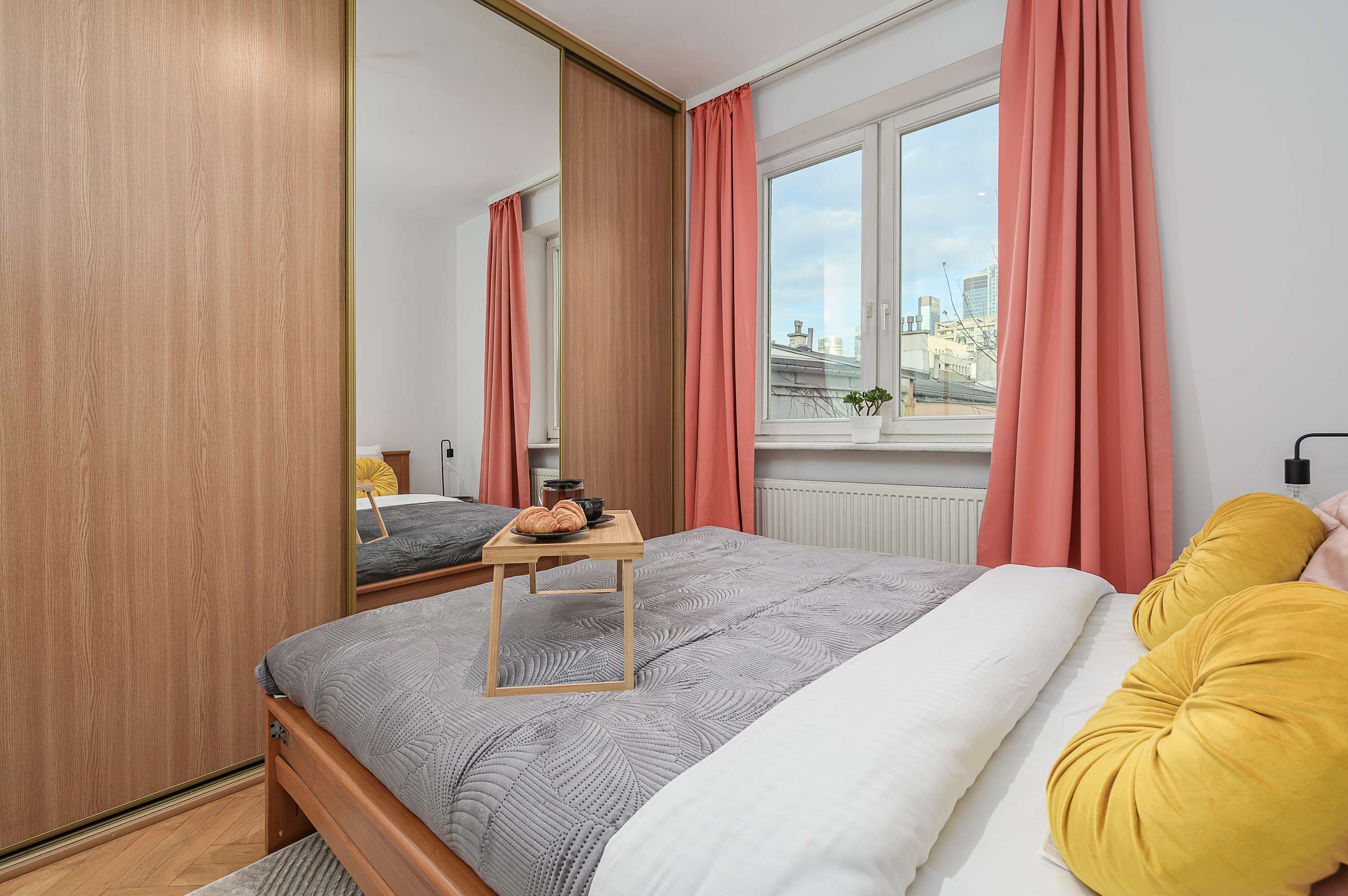 Lumina apartment for family in the center of Warsaw