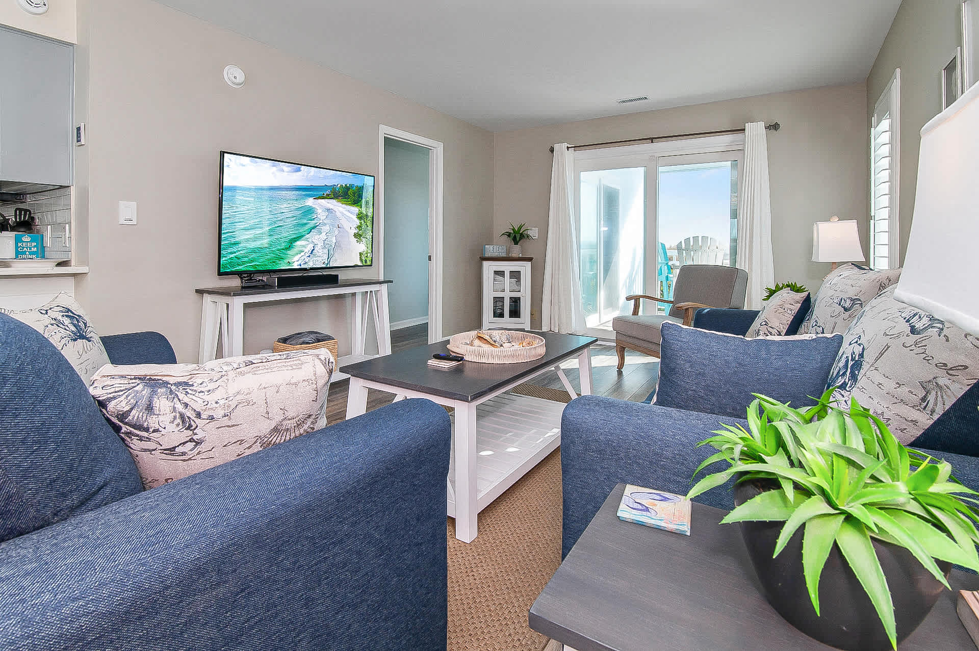 Oceanfront and Modern Top Location w Pool