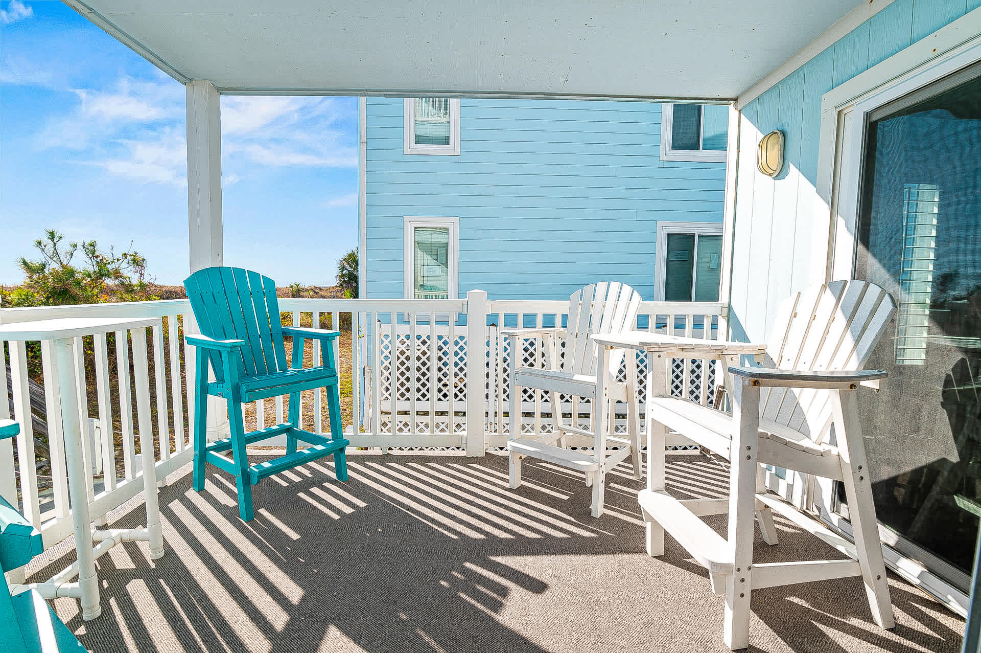 Oceanfront and Modern Top Location w Pool