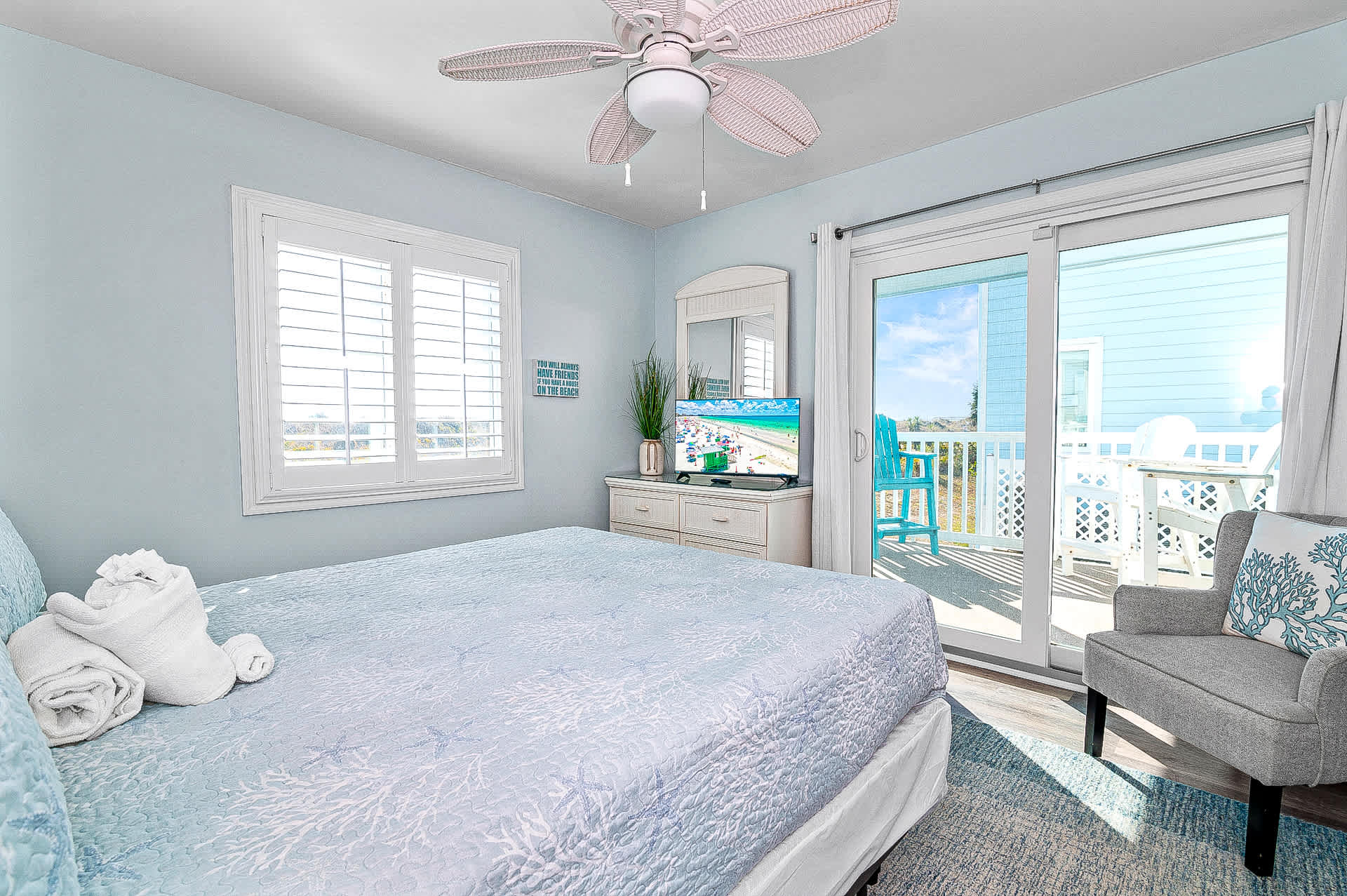 Oceanfront and Modern Top Location w Pool