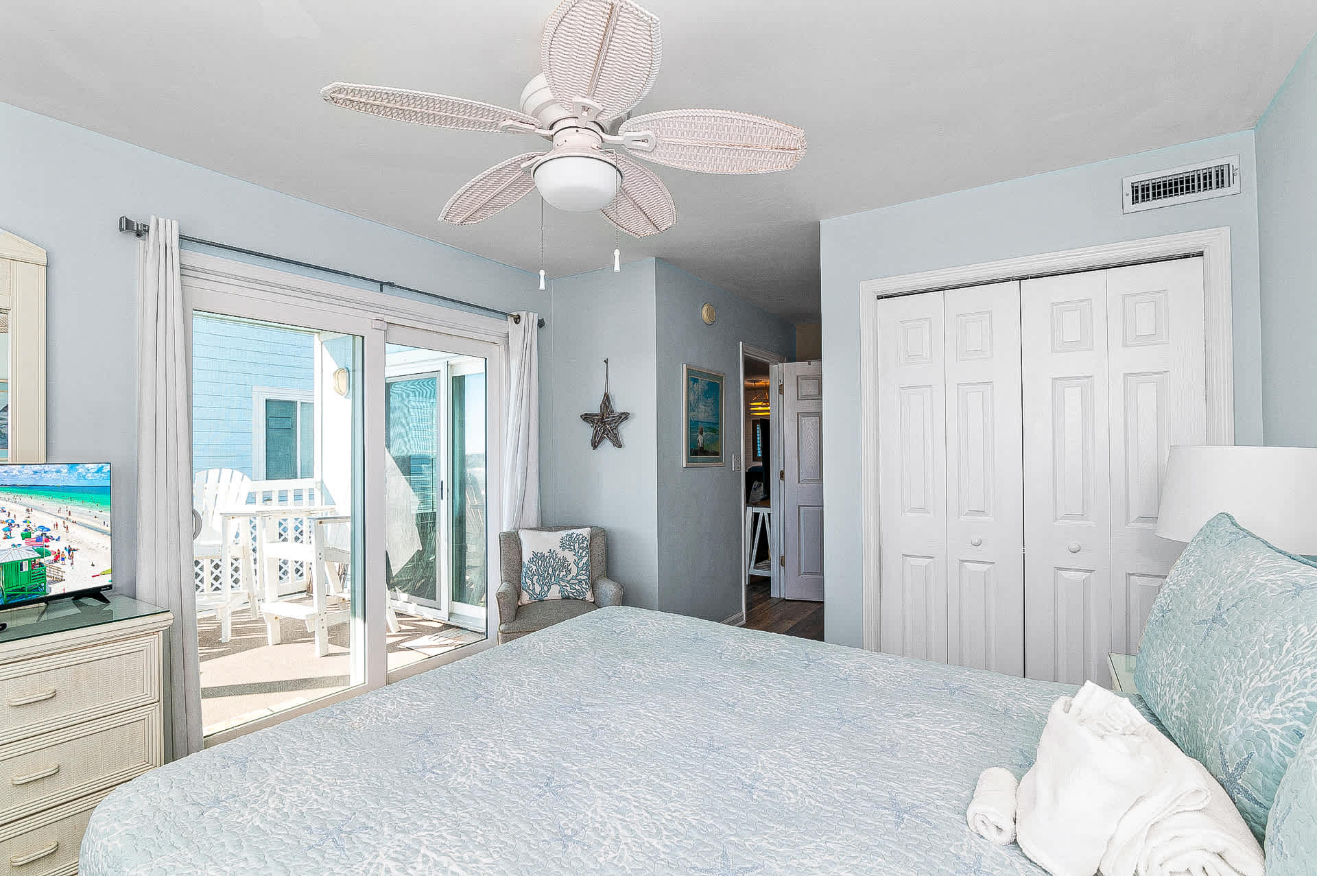 Oceanfront and Modern Top Location w Pool