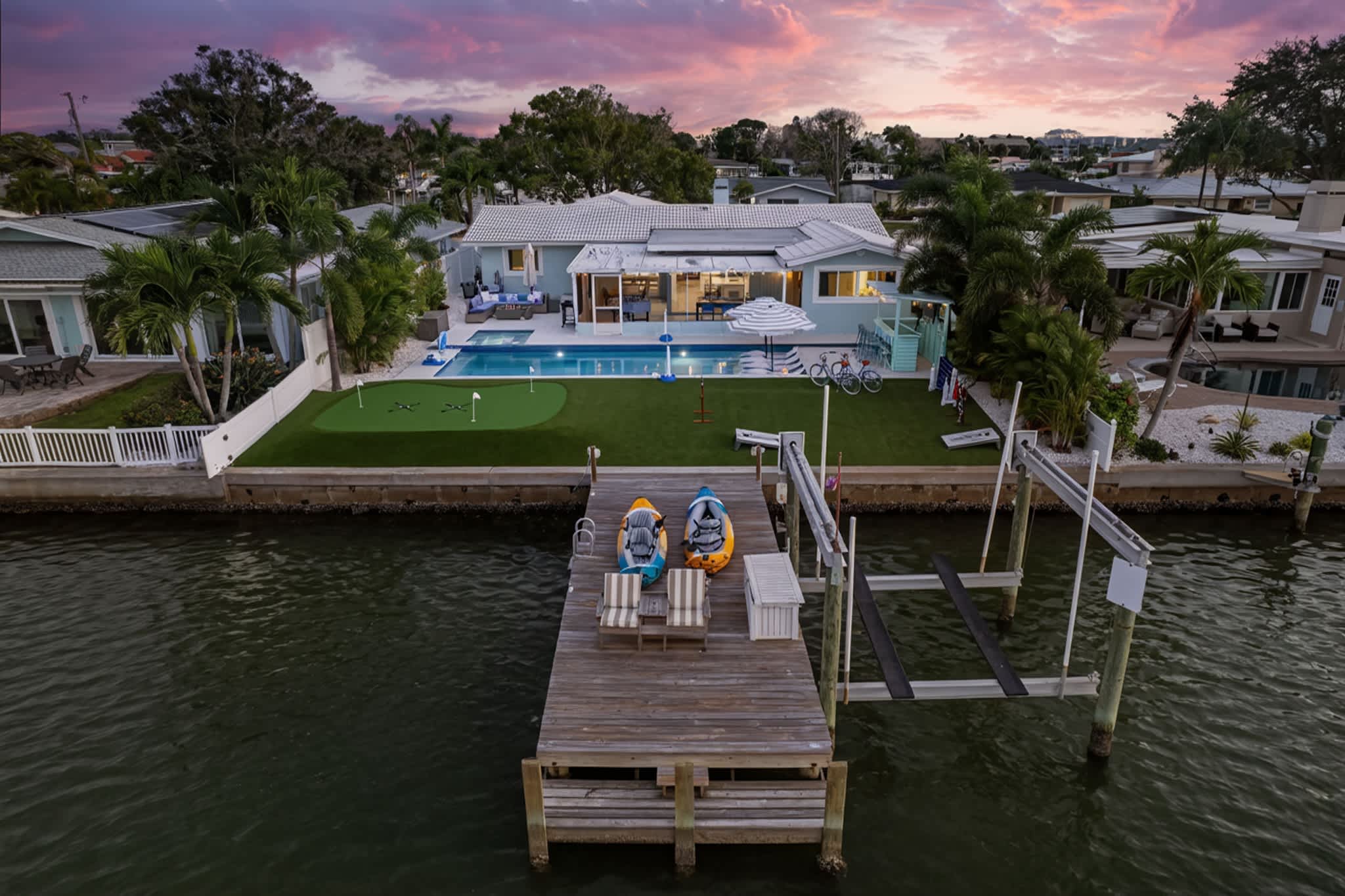 Waterfront • Walk to Beach • Pool • Kayaks • Bikes — Indian Rocks Beach, FL — vacation rental