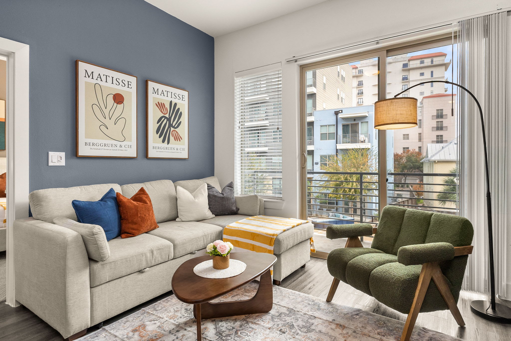 Central Flat: Pool|Free Parking|Walk to Riverwalk — San Antonio, TX — vacation rental
