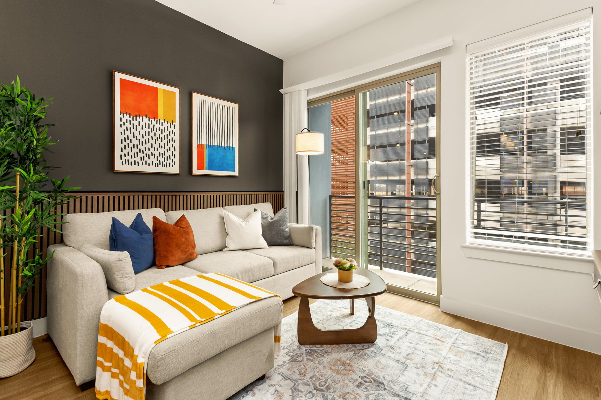 Central Flat: Pool|Free Parking|Walk to Riverwalk — San Antonio, TX — vacation rental