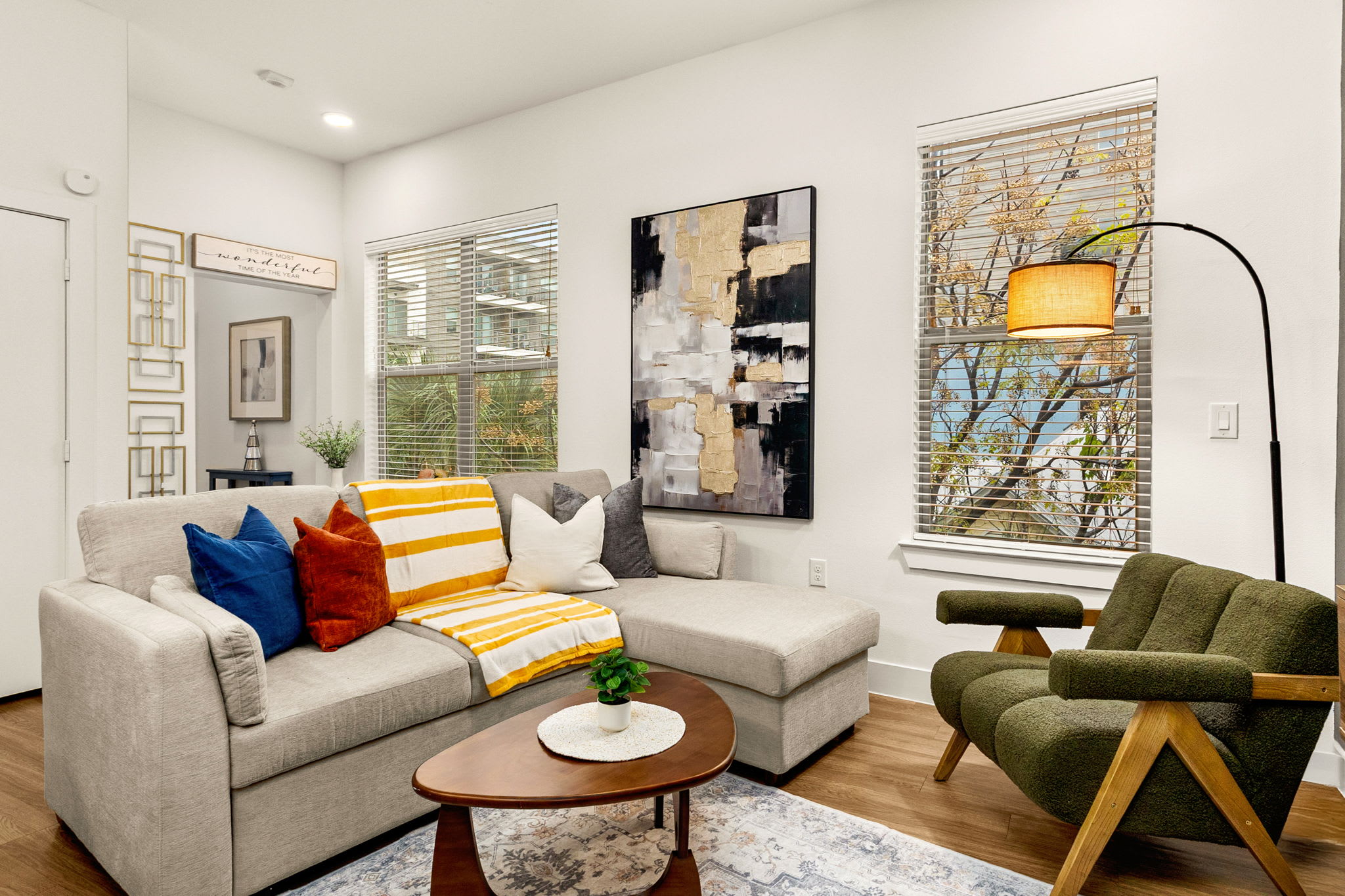 Central Flat: Pool|Free Parking|Walk to Riverwalk — San Antonio, TX — vacation rental