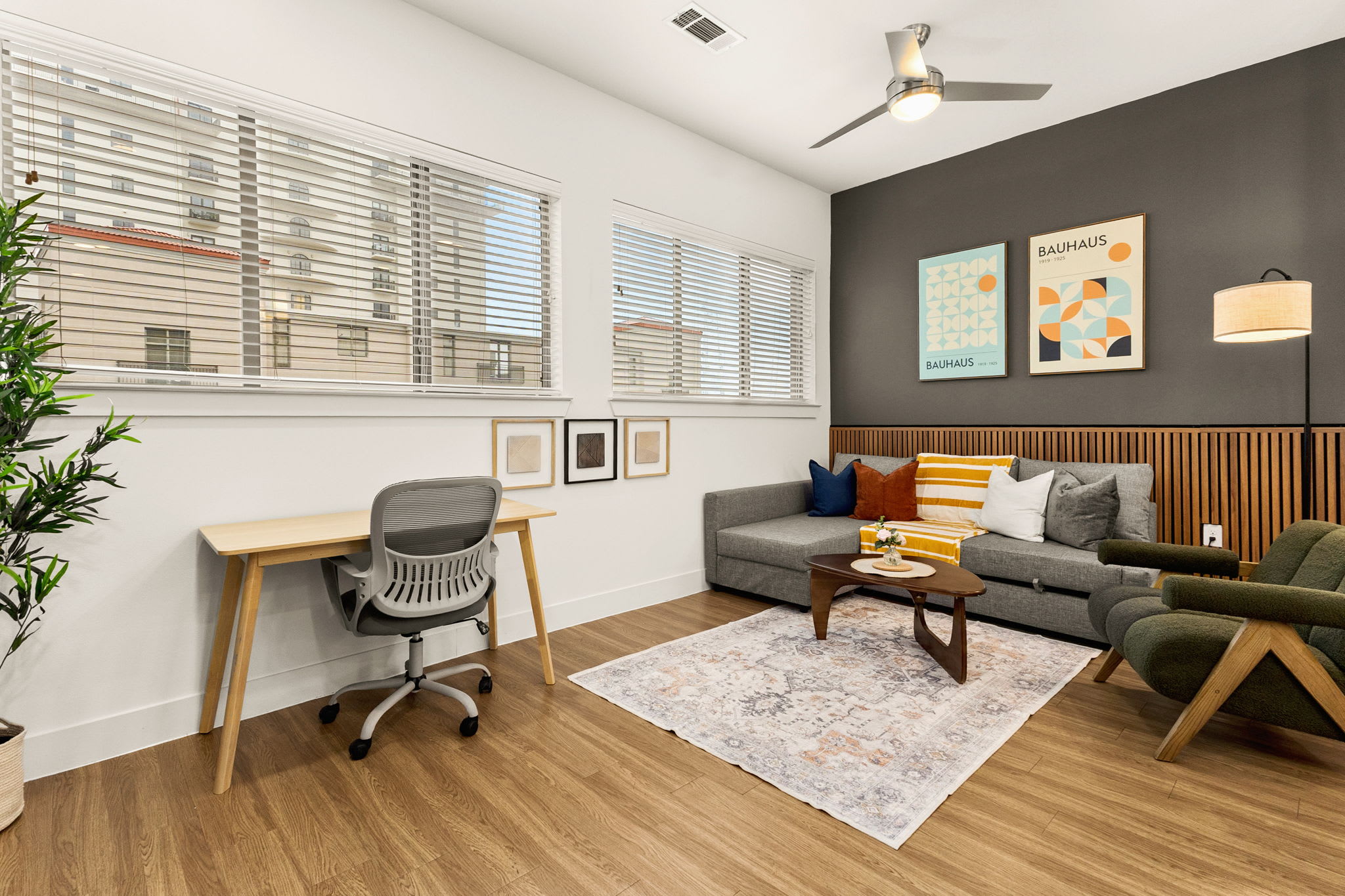 Central Flat: Pool|Free Parking|Walk to Riverwalk — San Antonio, TX — vacation rental