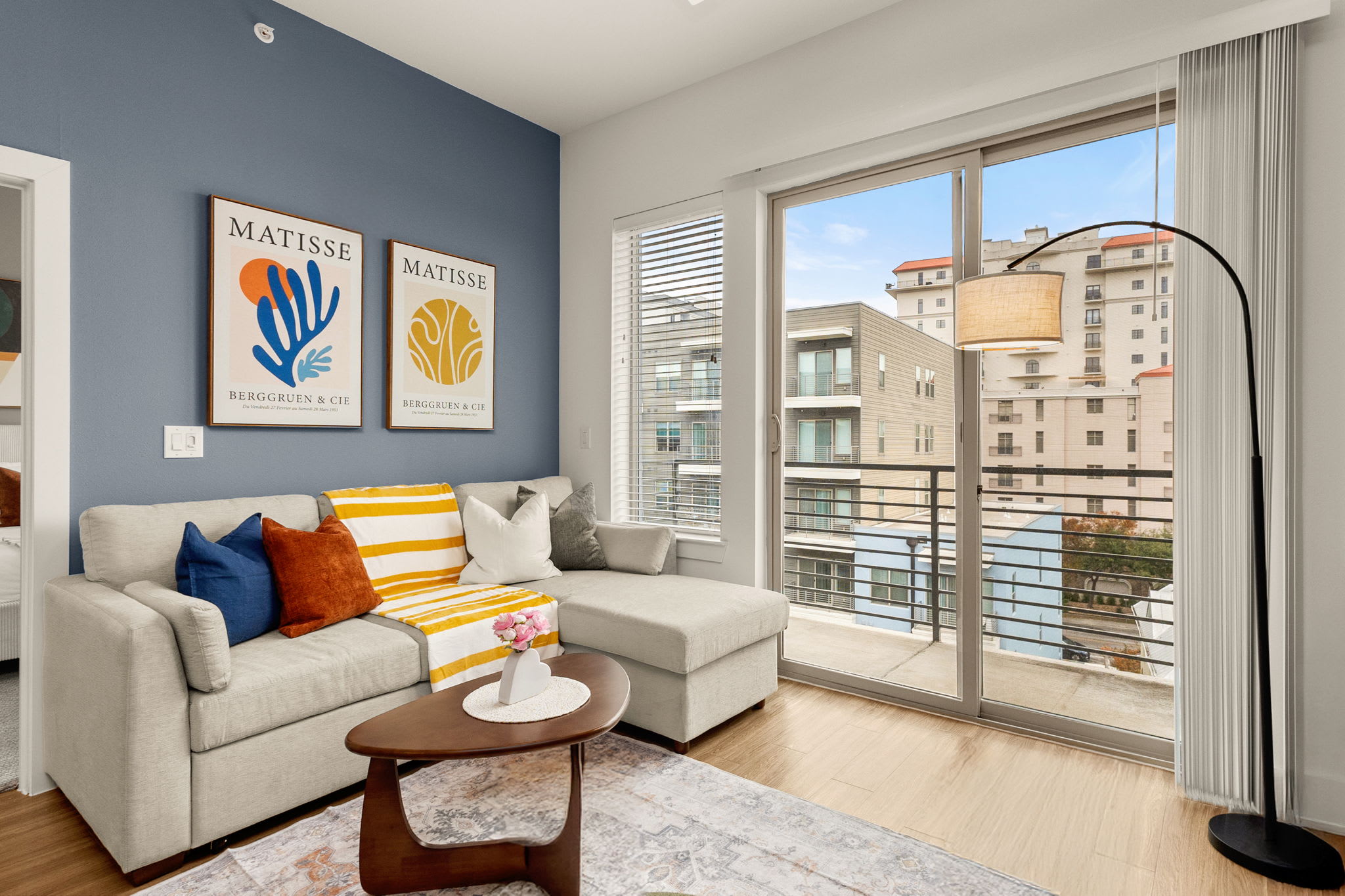 Central Flat: Pool|Free Parking|Walk to Riverwalk — San Antonio, TX — vacation rental