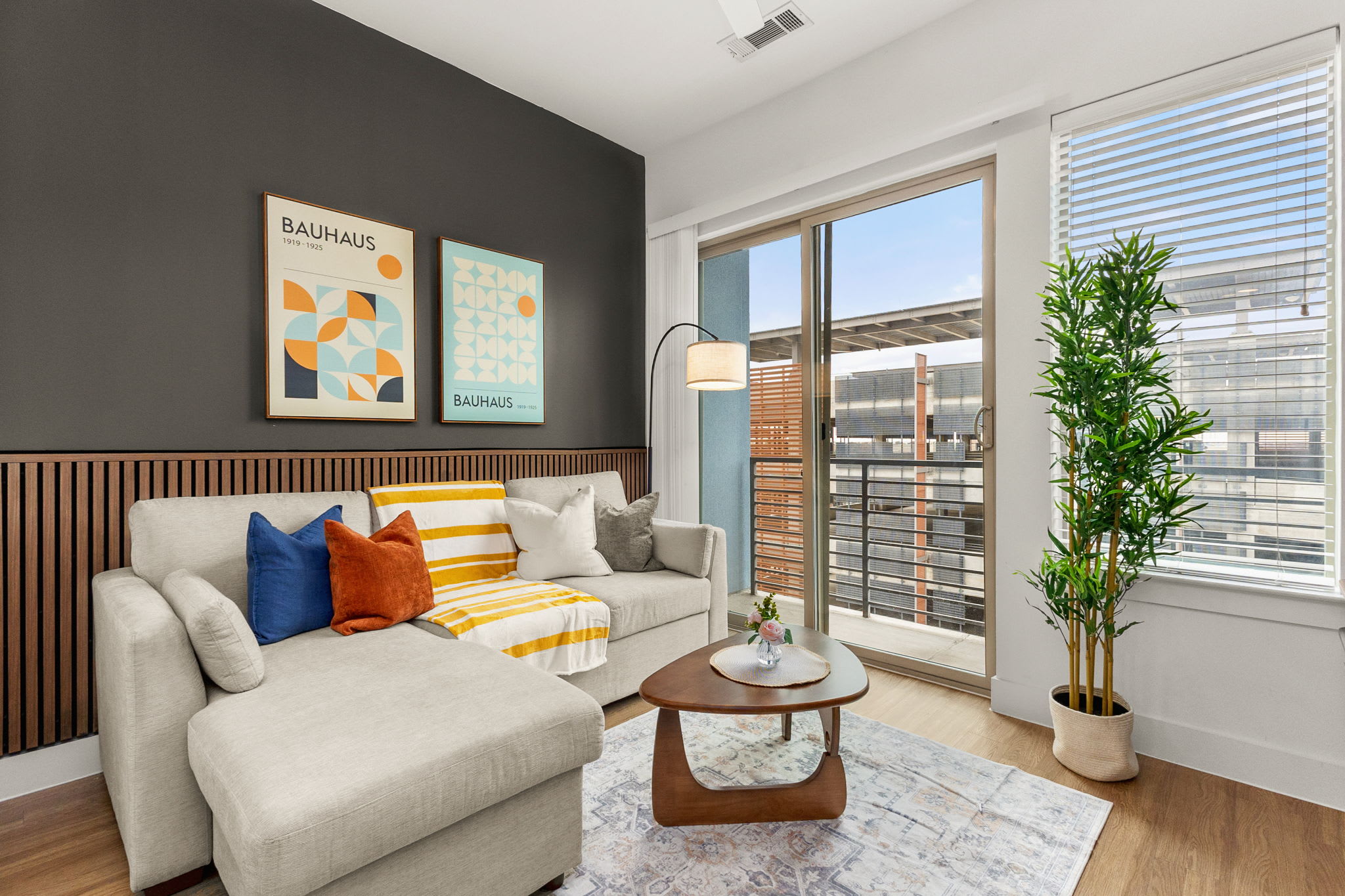 Central Flat: Pool|Free Parking|Walk to Riverwalk — San Antonio, TX — vacation rental