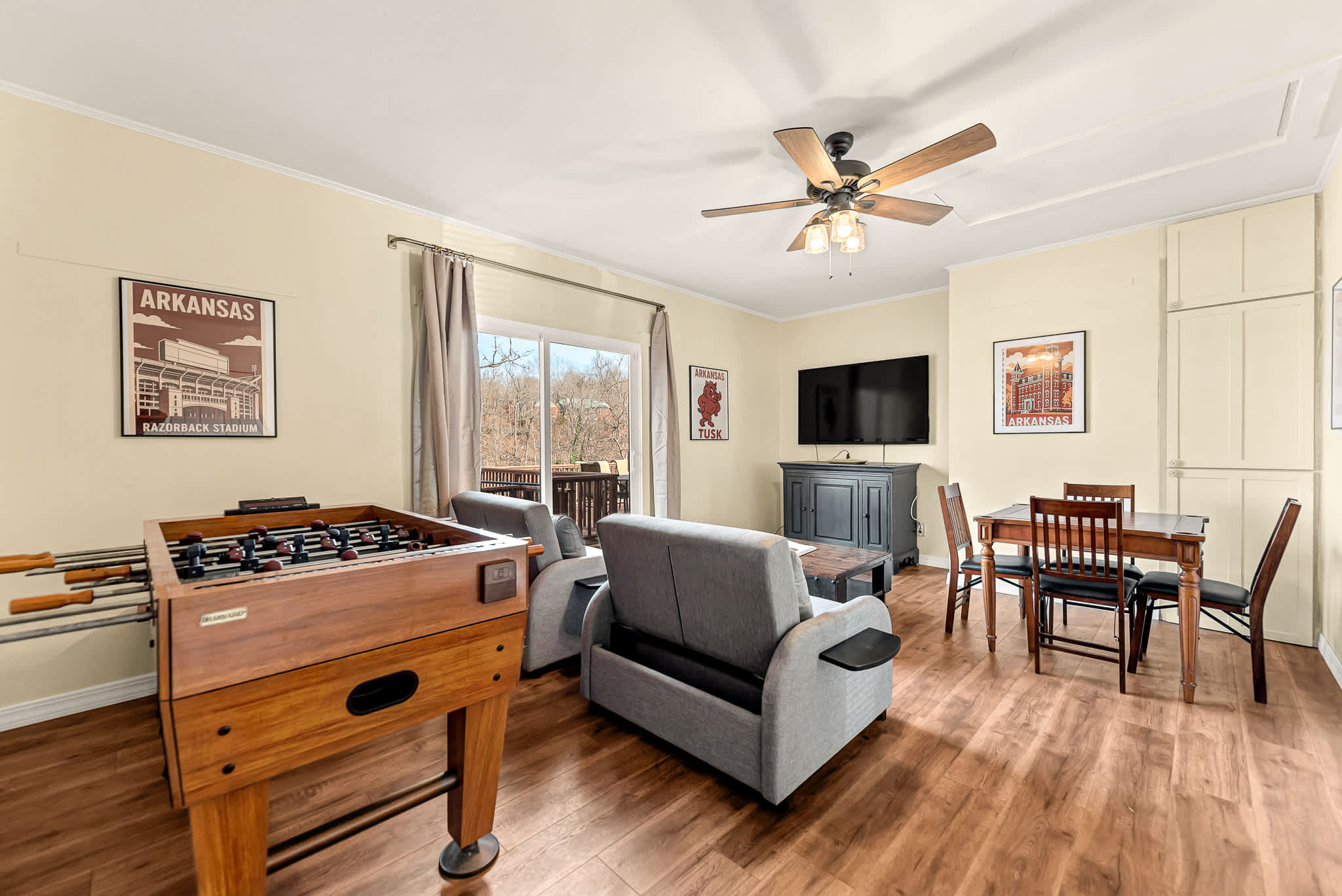 Game Room with 2 additional twin beds