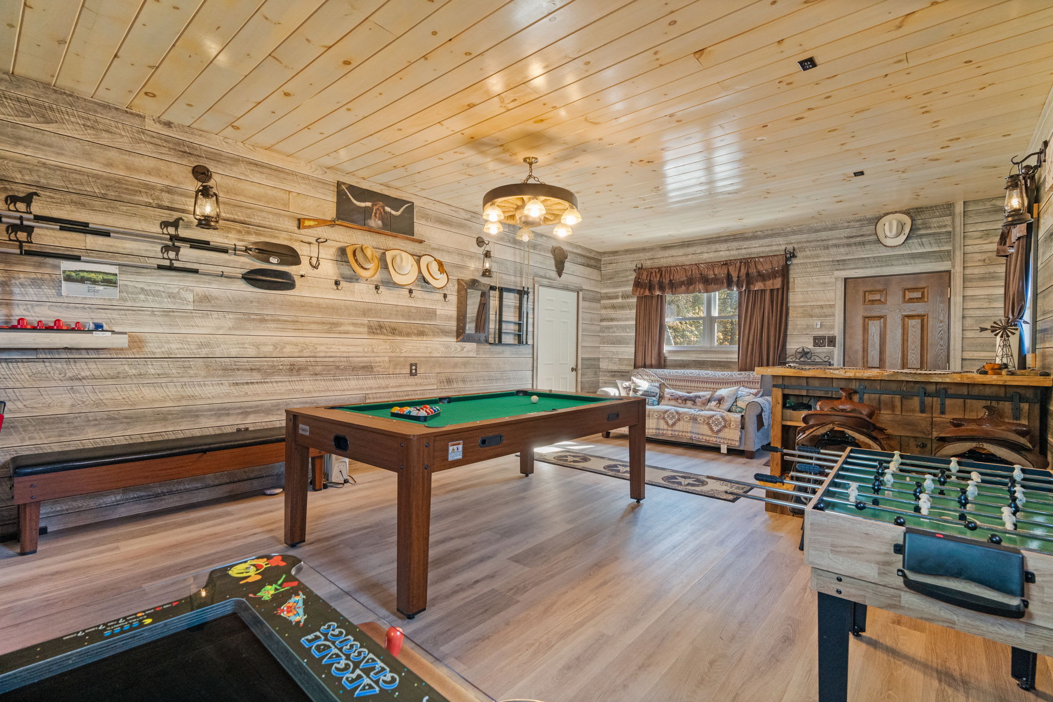 Great room with open floor plan and hardwood floors - comfortable common area for family gatherings