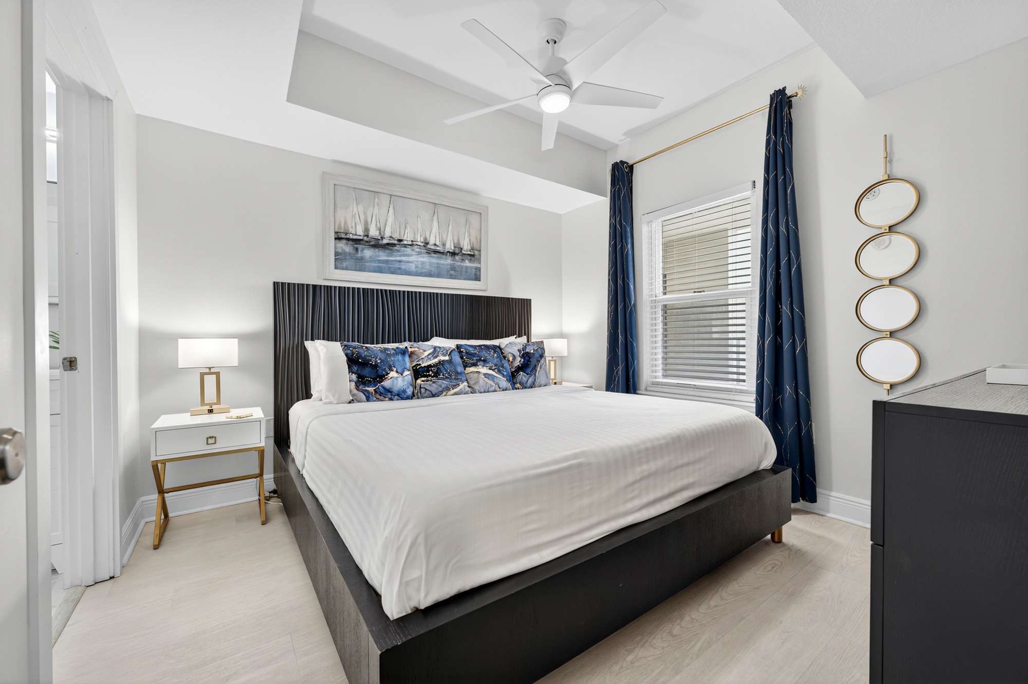 Bedroom with king bed, Smart TV, and ensuite 