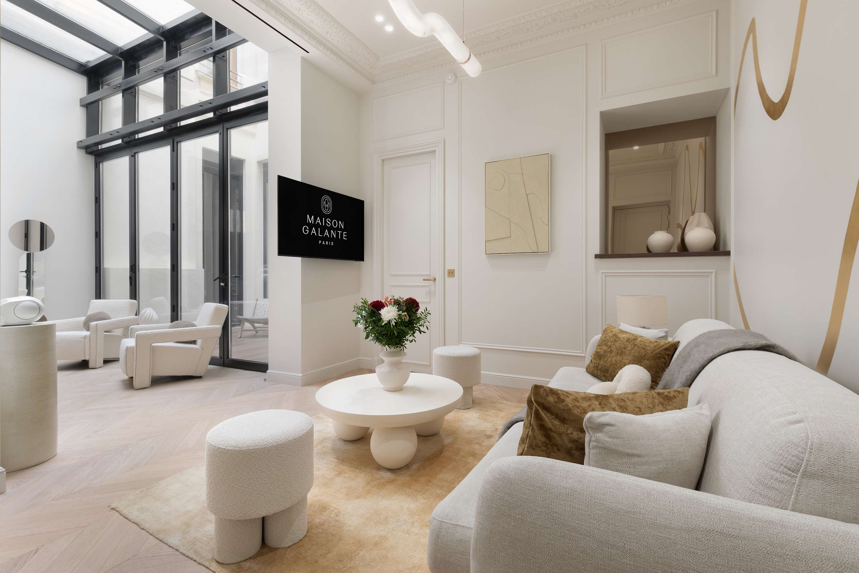 A Unique 2-BR/2Ba with Terrace Services - Louvre — Paris, Île-de-France — vacation rental