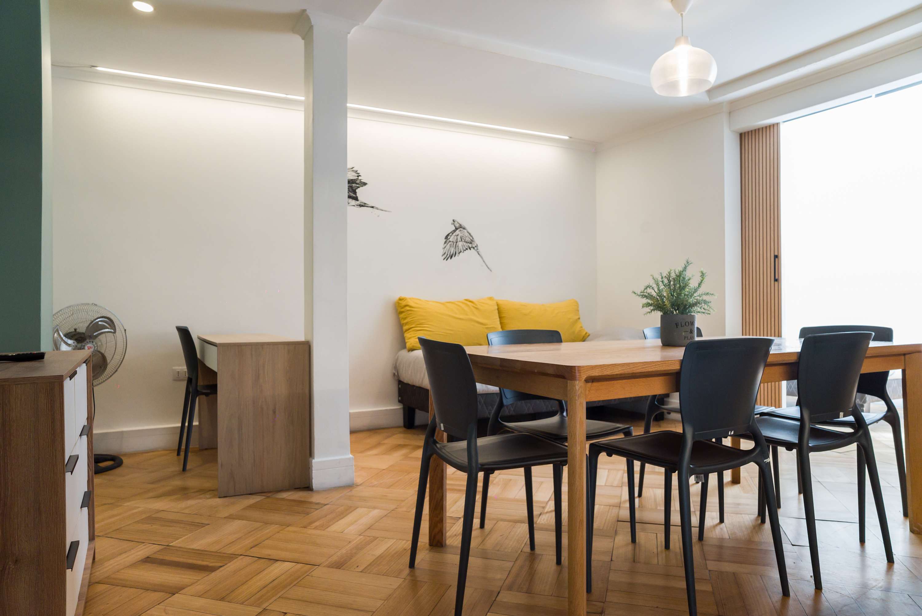Bright and inviting dining area with ample seating, perfect for family meals or gatherings.
