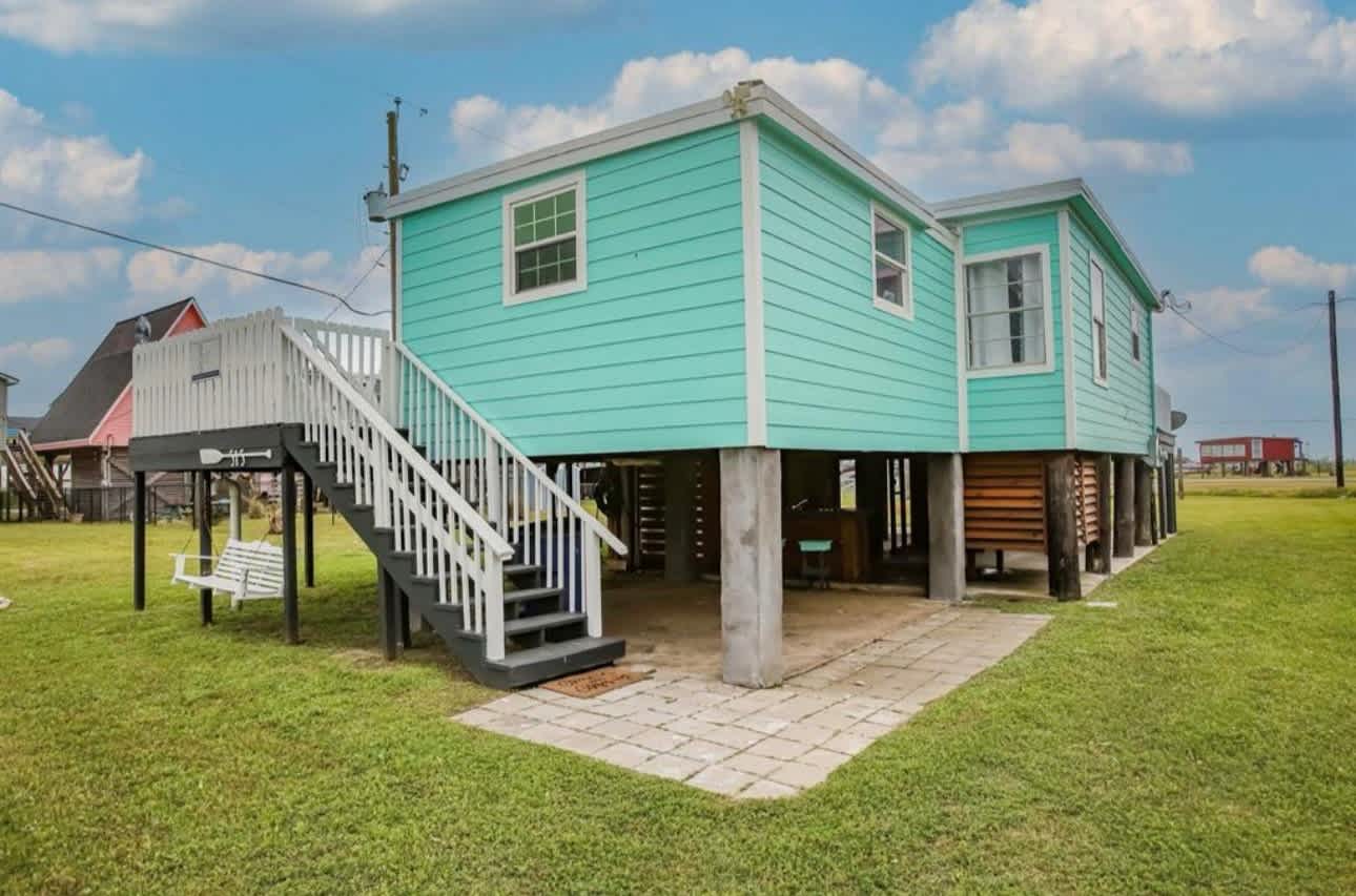 Blue Nile-3 Minute Walk to Sand and Surf! — Freeport, TX — vacation rental