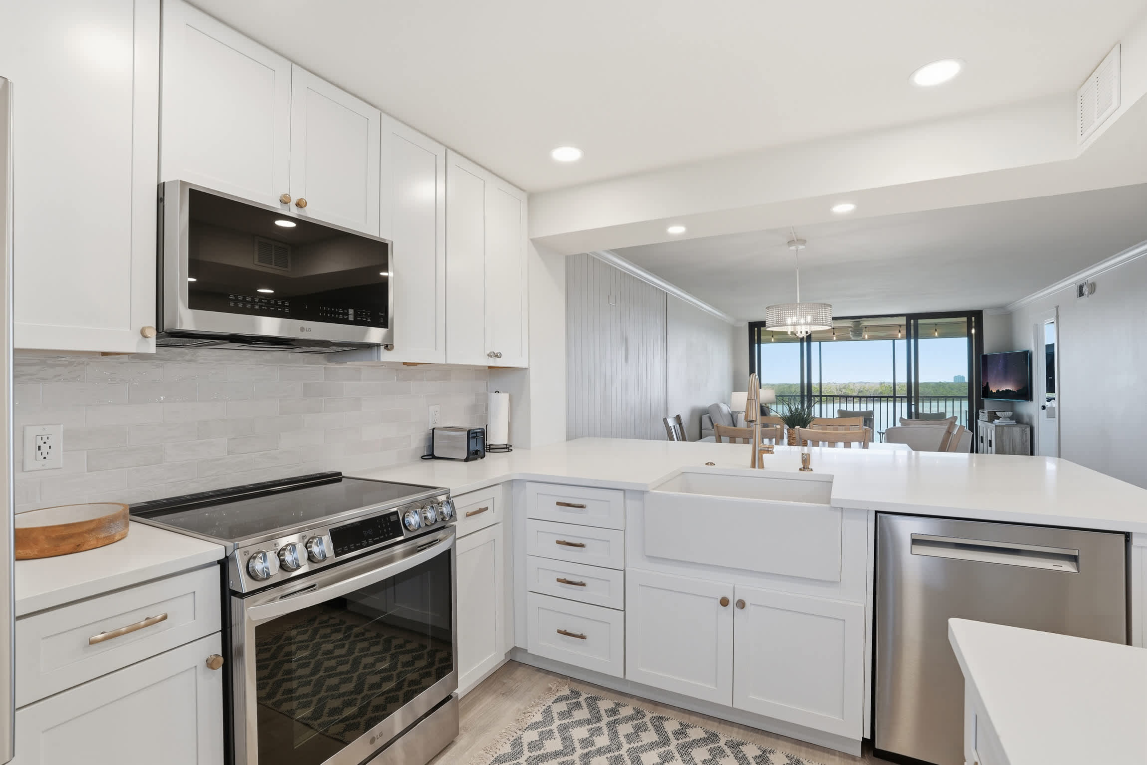 Luxury Bay Side Condo on Fort Myers Beach FL | Photo 9