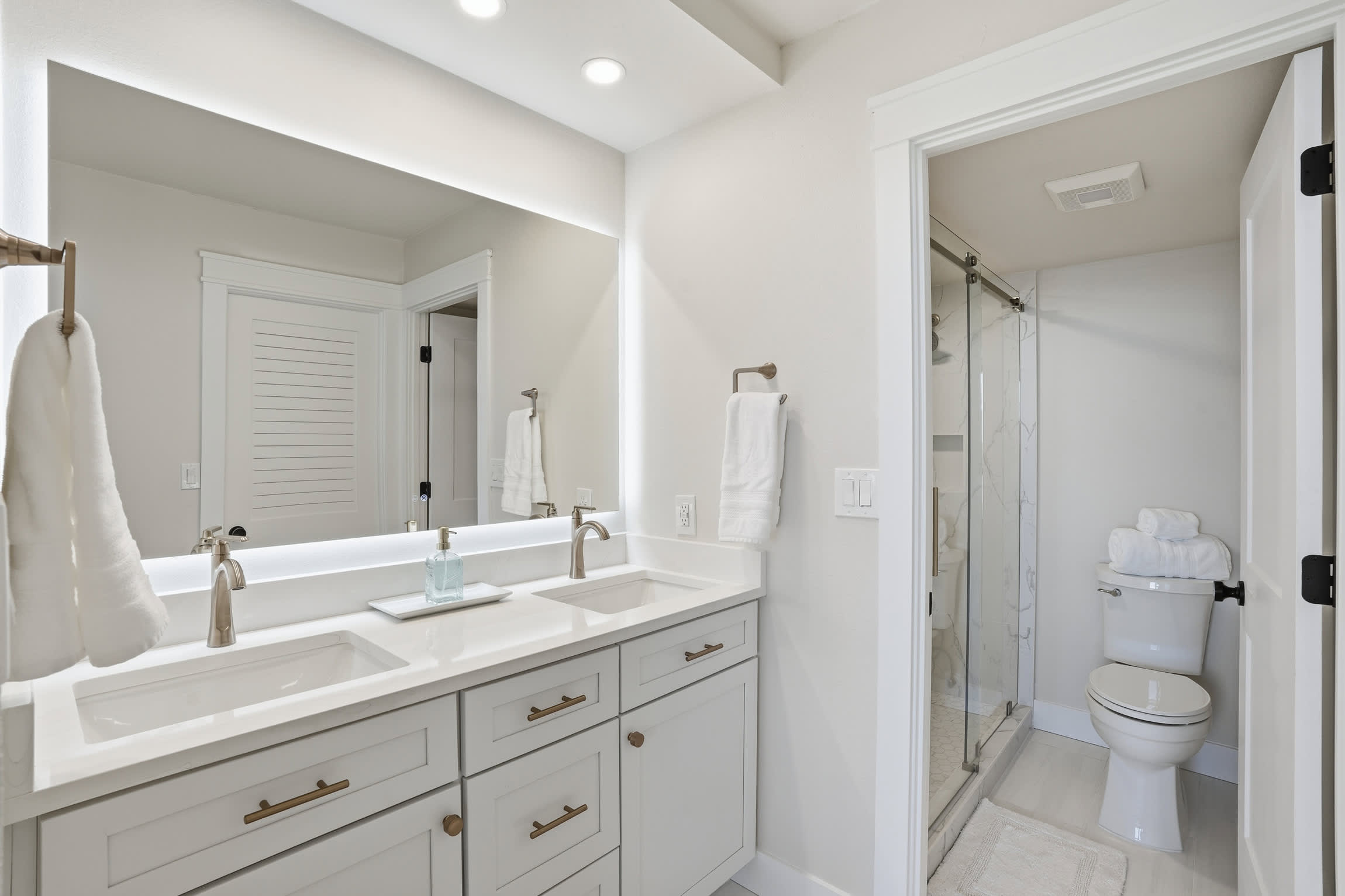 Luxury Bay Side Condo on Fort Myers Beach FL | Photo 18