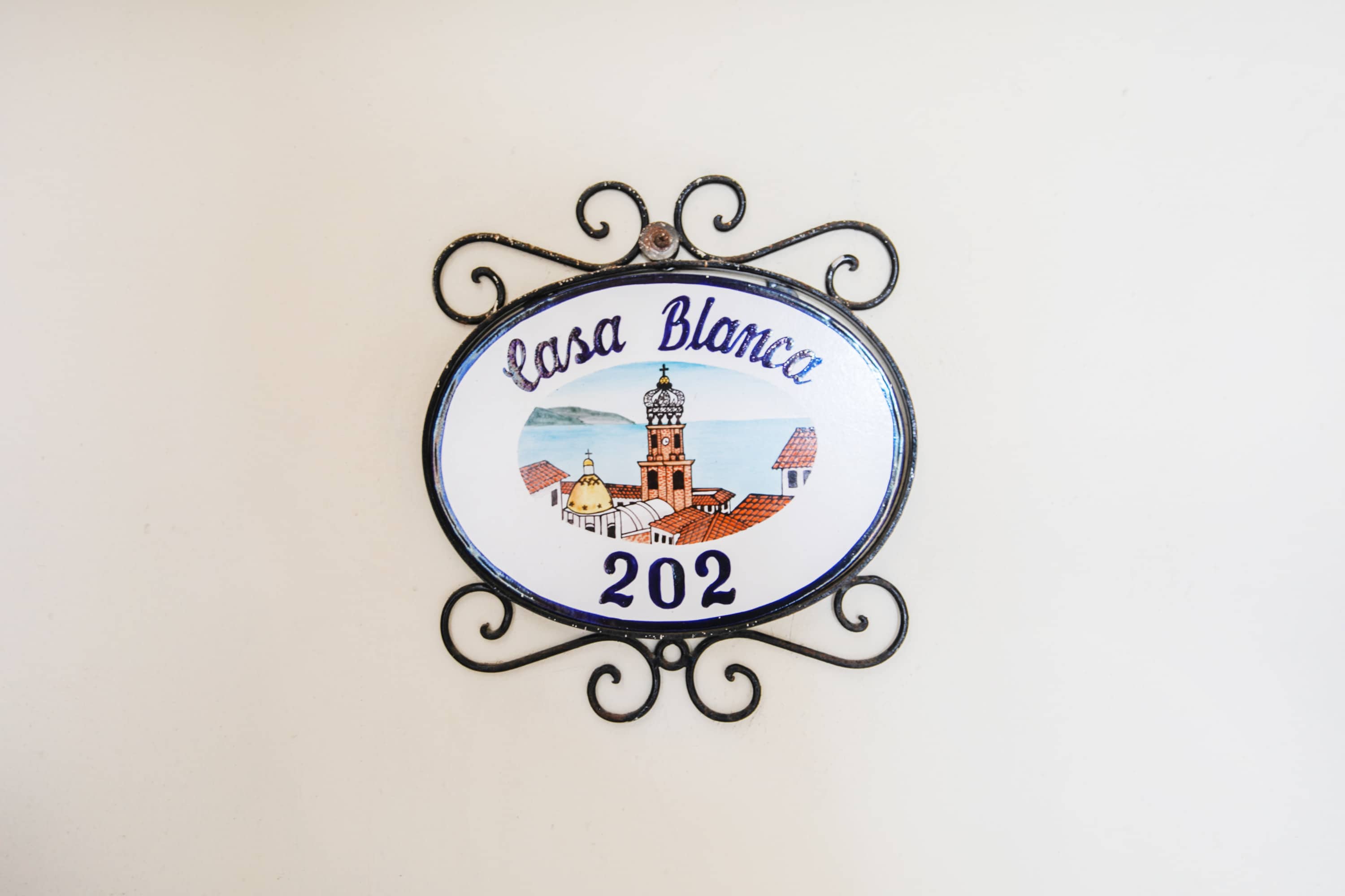 Casa Blanca Condo in the Heart of Old Town.