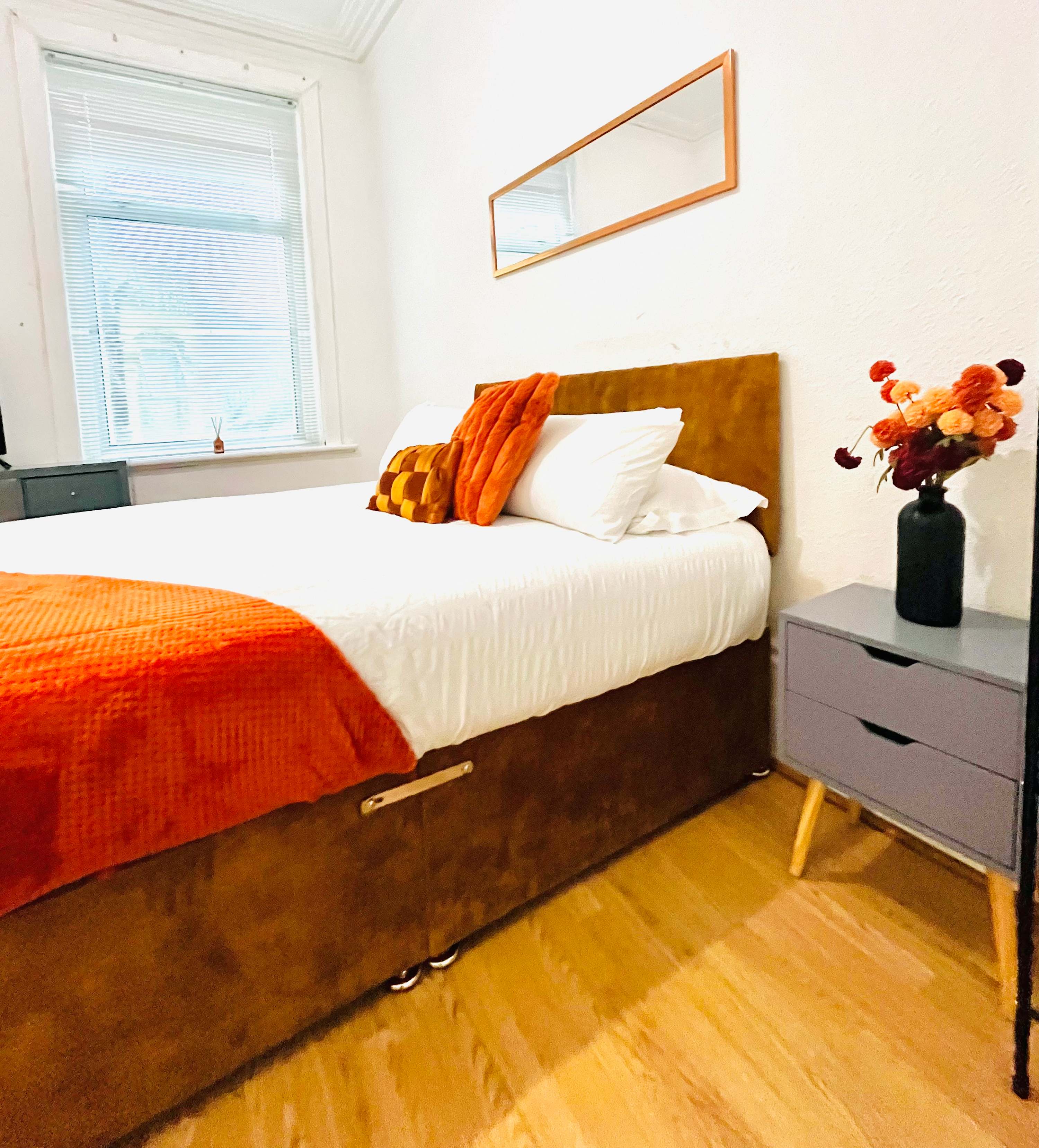 Cosy Portsmouth House: Free Parking! in 30 Taswell Road PO5 2RG - Property image 3 - VivreStays