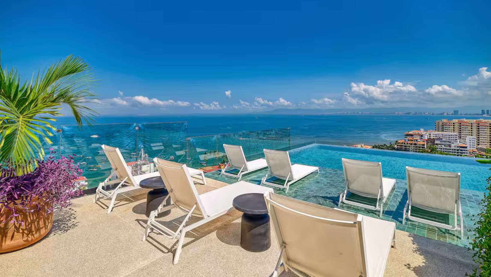 Nomada Retreat | Luxury Condo w/ Rooftop Pool