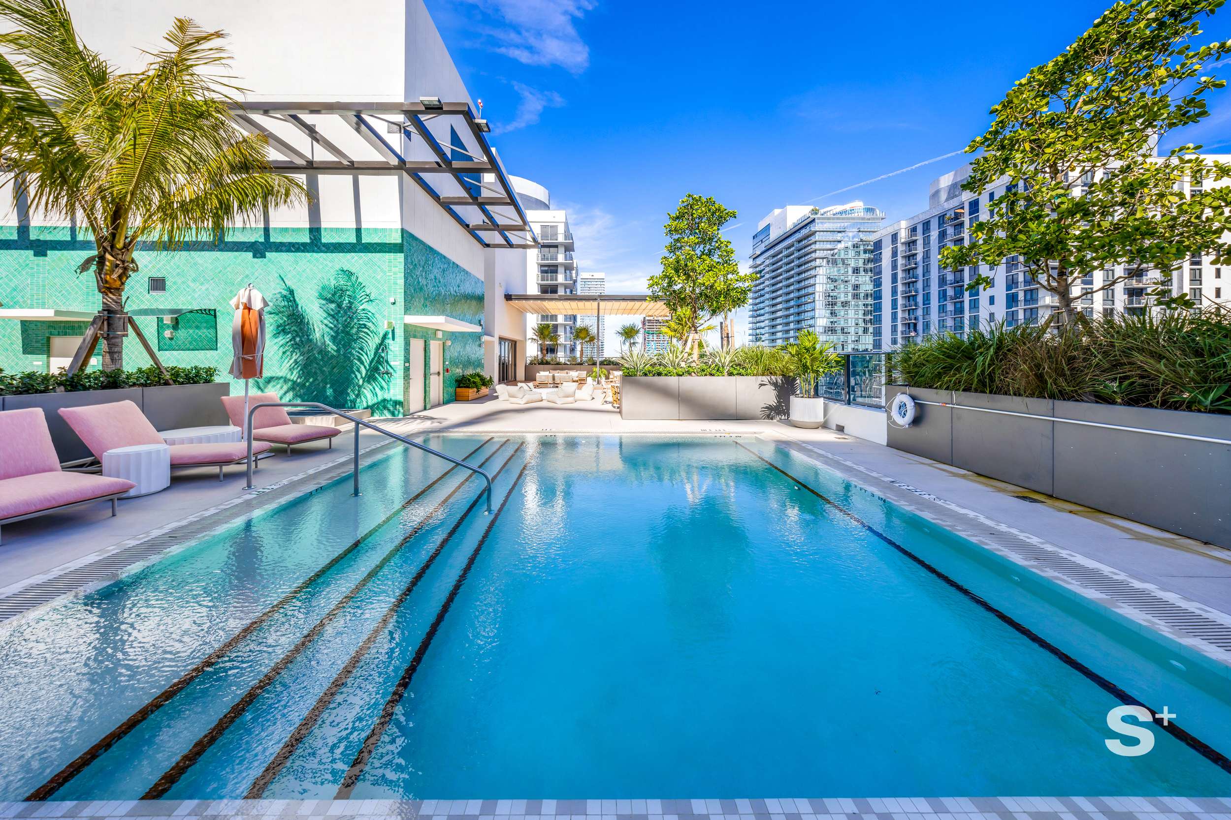 Luxury Studio In Miami | 22nd Floor | Rooftop Pool - Bahamas