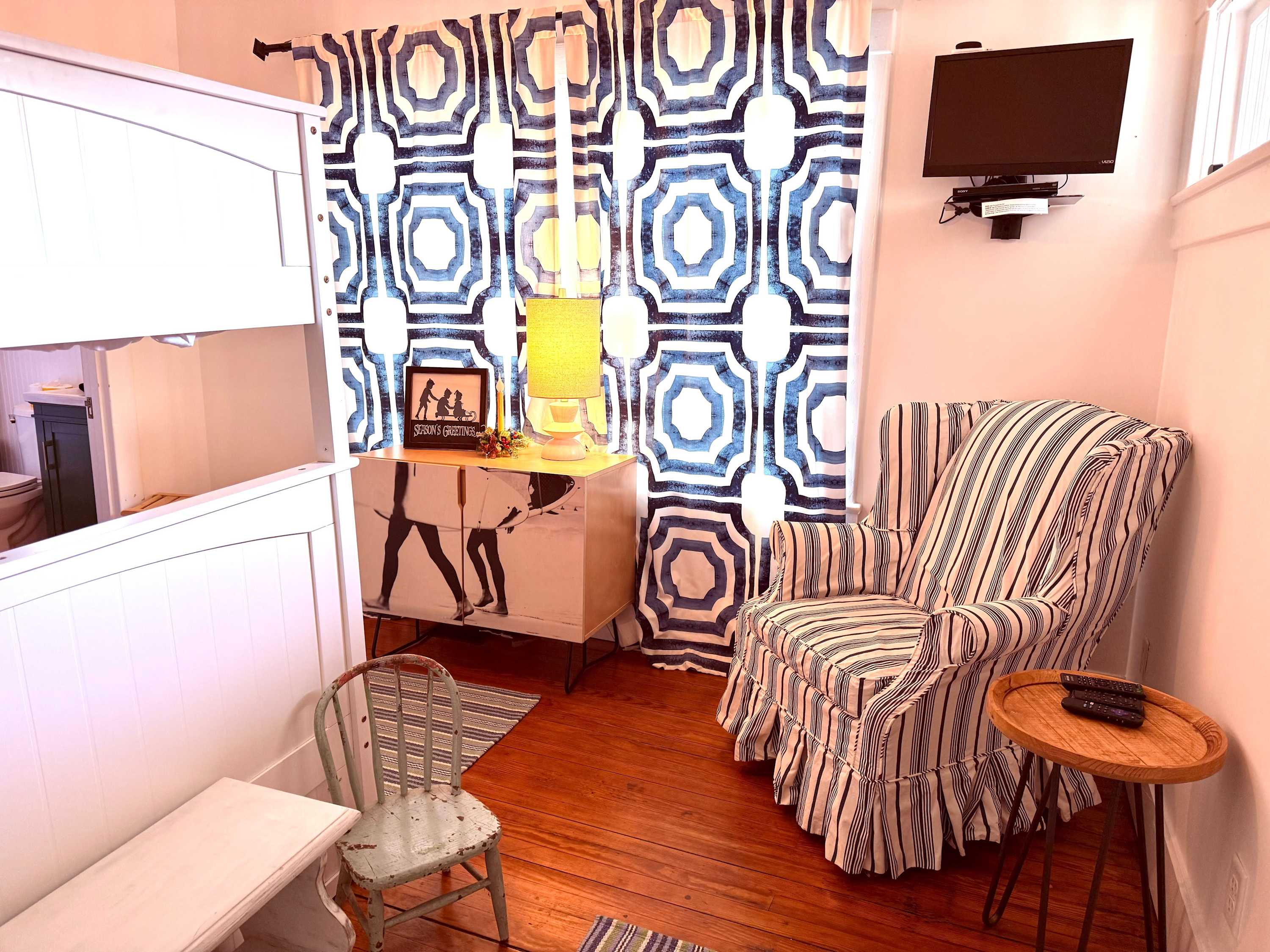 Hummingbird Cottage - Chesapeake Properties