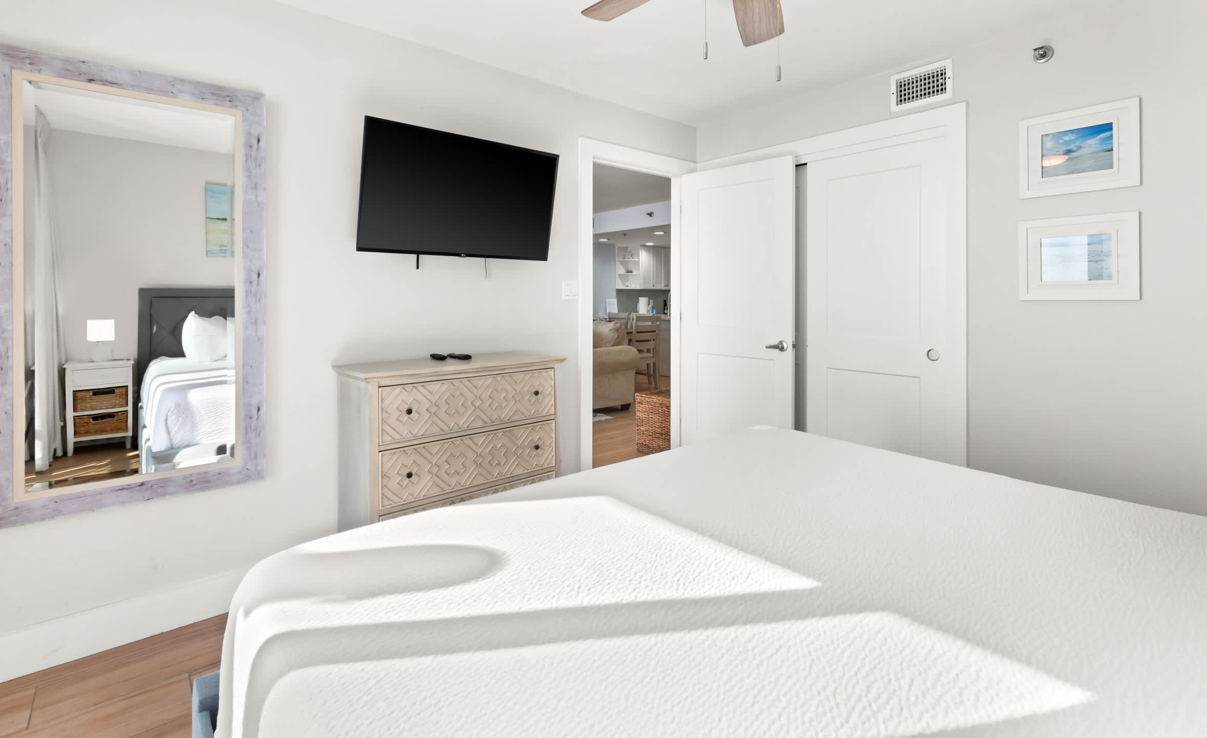 One Seagrove Place 1201 16