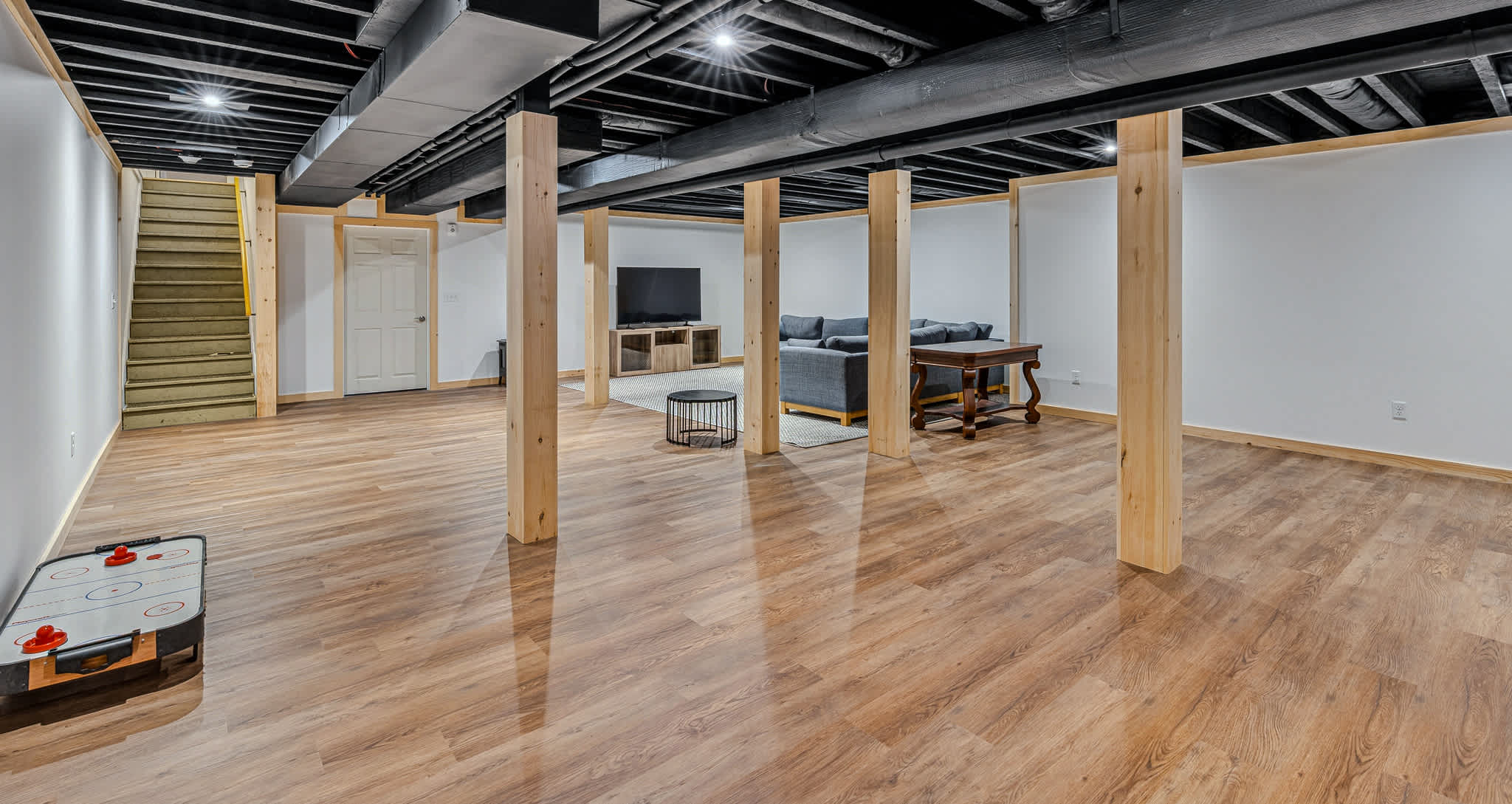 Hot Tub, Great Living Space - Fairbanks Haven