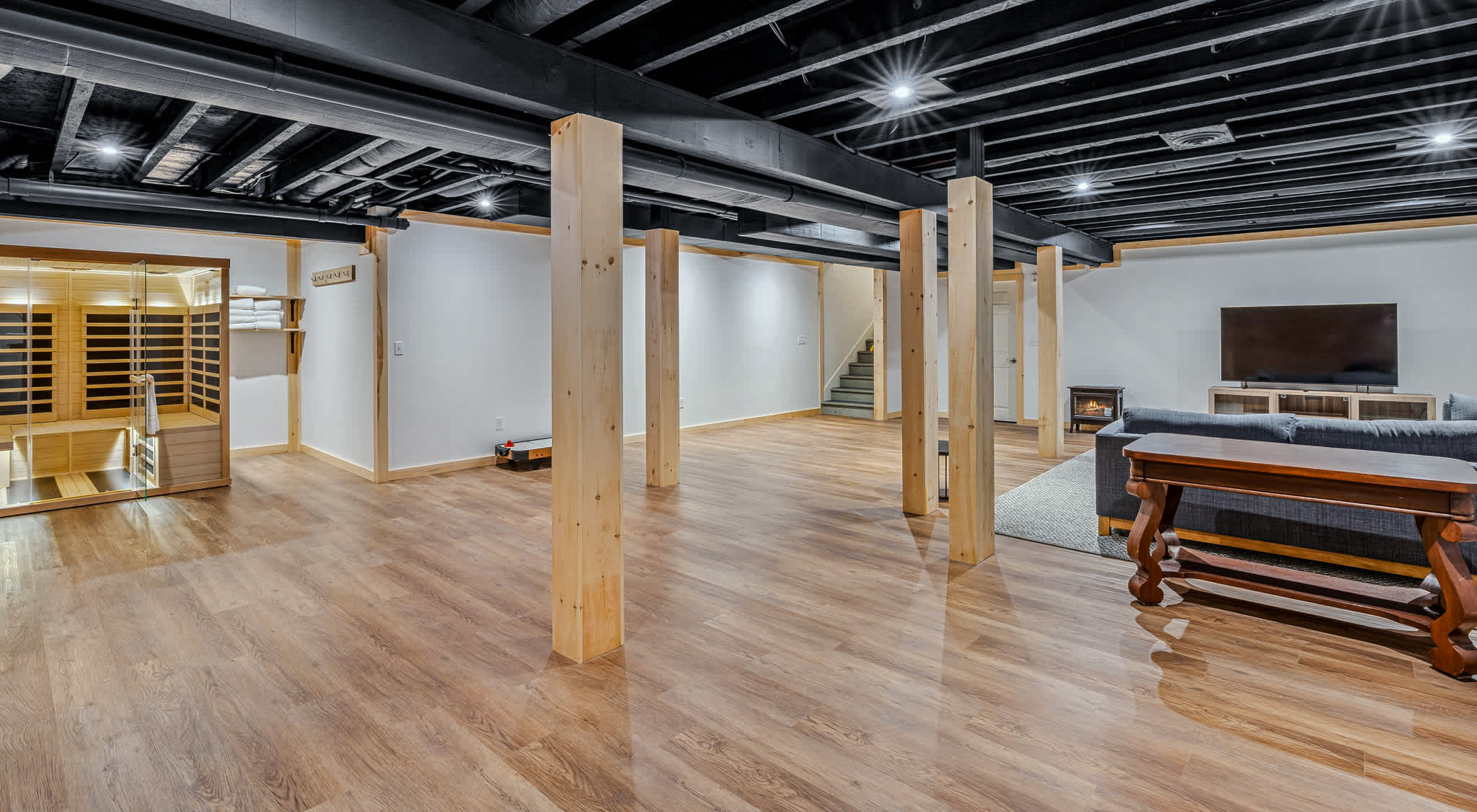 Hot Tub, Great Living Space - Fairbanks Haven