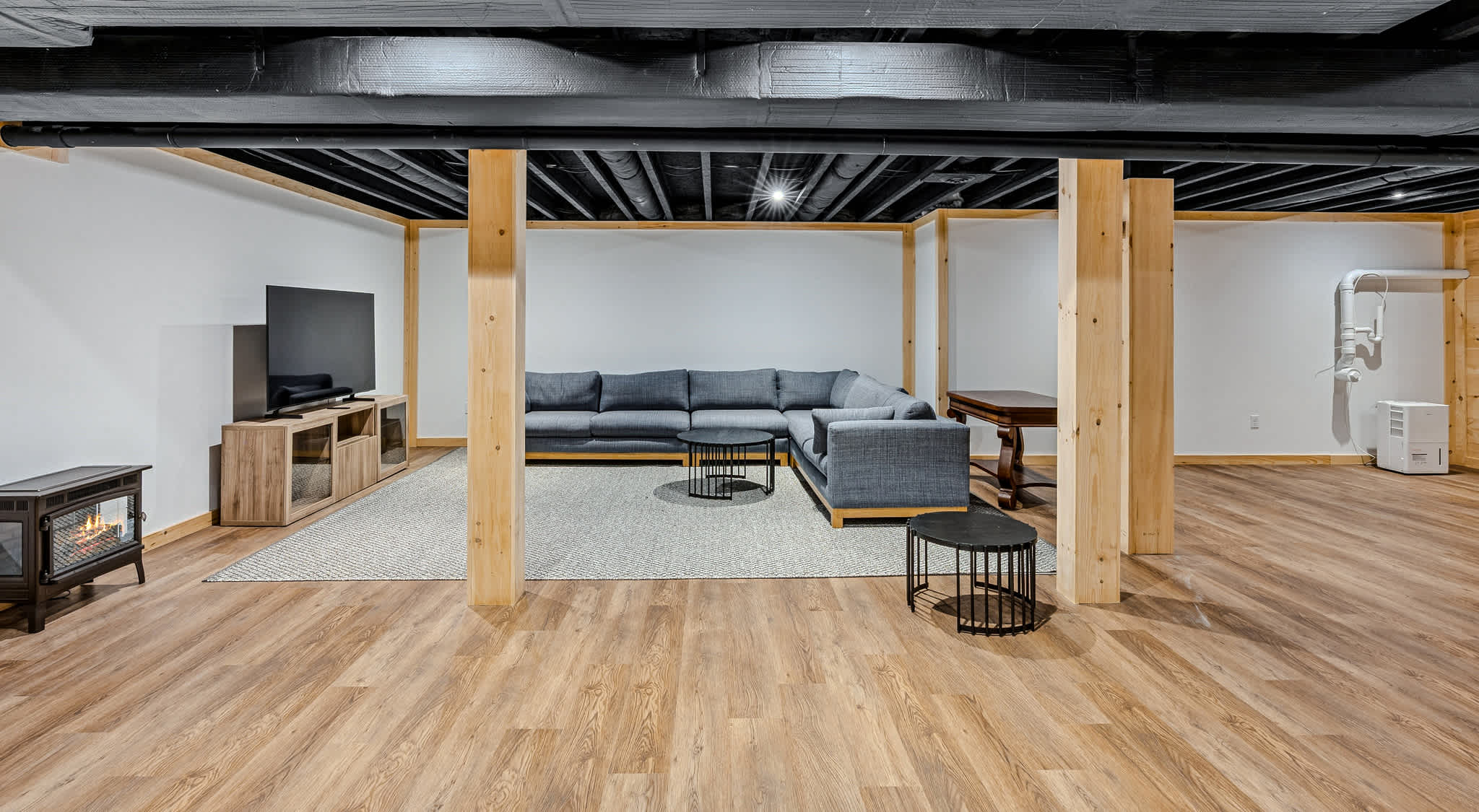 Hot Tub, Great Living Space - Fairbanks Haven