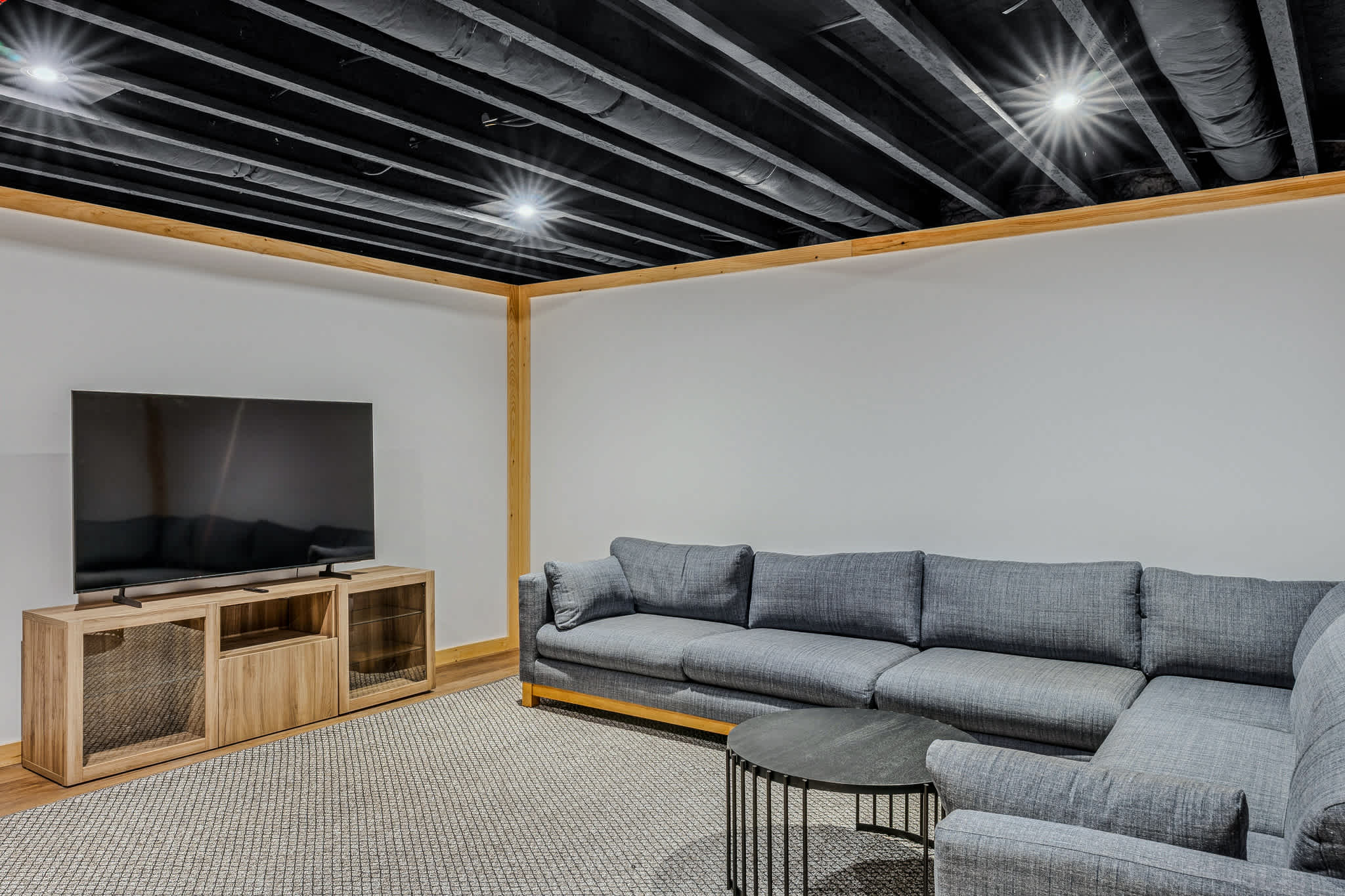 Hot Tub, Great Living Space - Fairbanks Haven