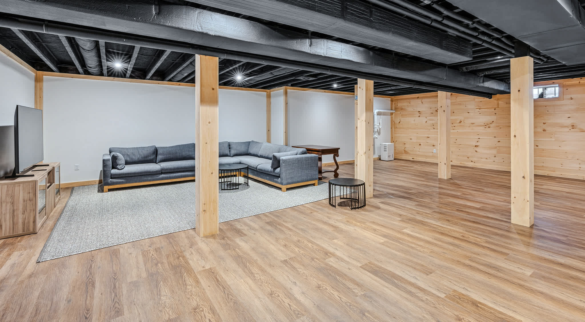 Hot Tub, Great Living Space - Fairbanks Haven