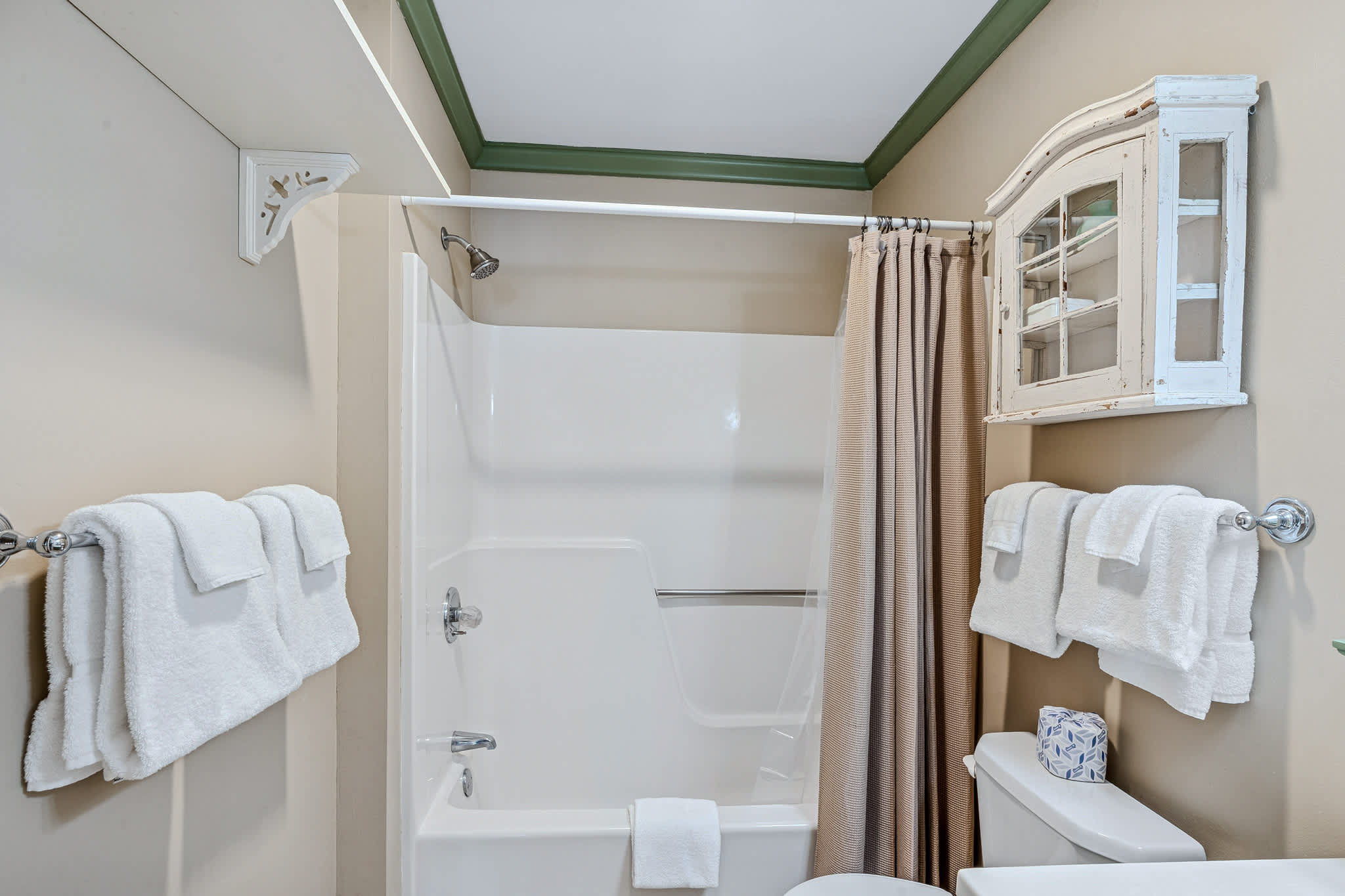 End Unit, Golf Views, Club - Lakeland Village 1A*