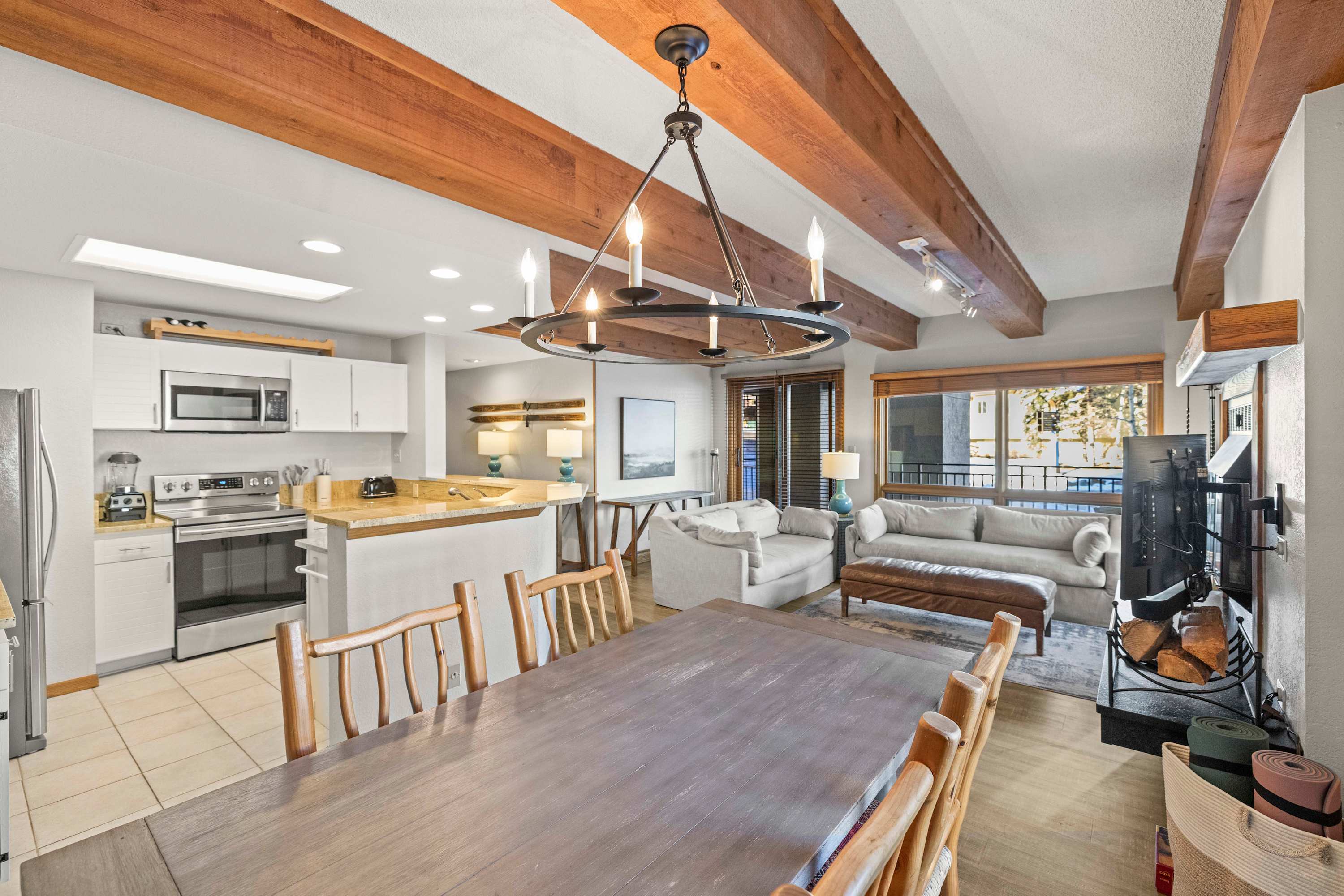 Plaza 241 — 3min to Lifts | Pickleball | Hot Tubs | Sleeps 6 — Crested Butte, CO — vacation rental