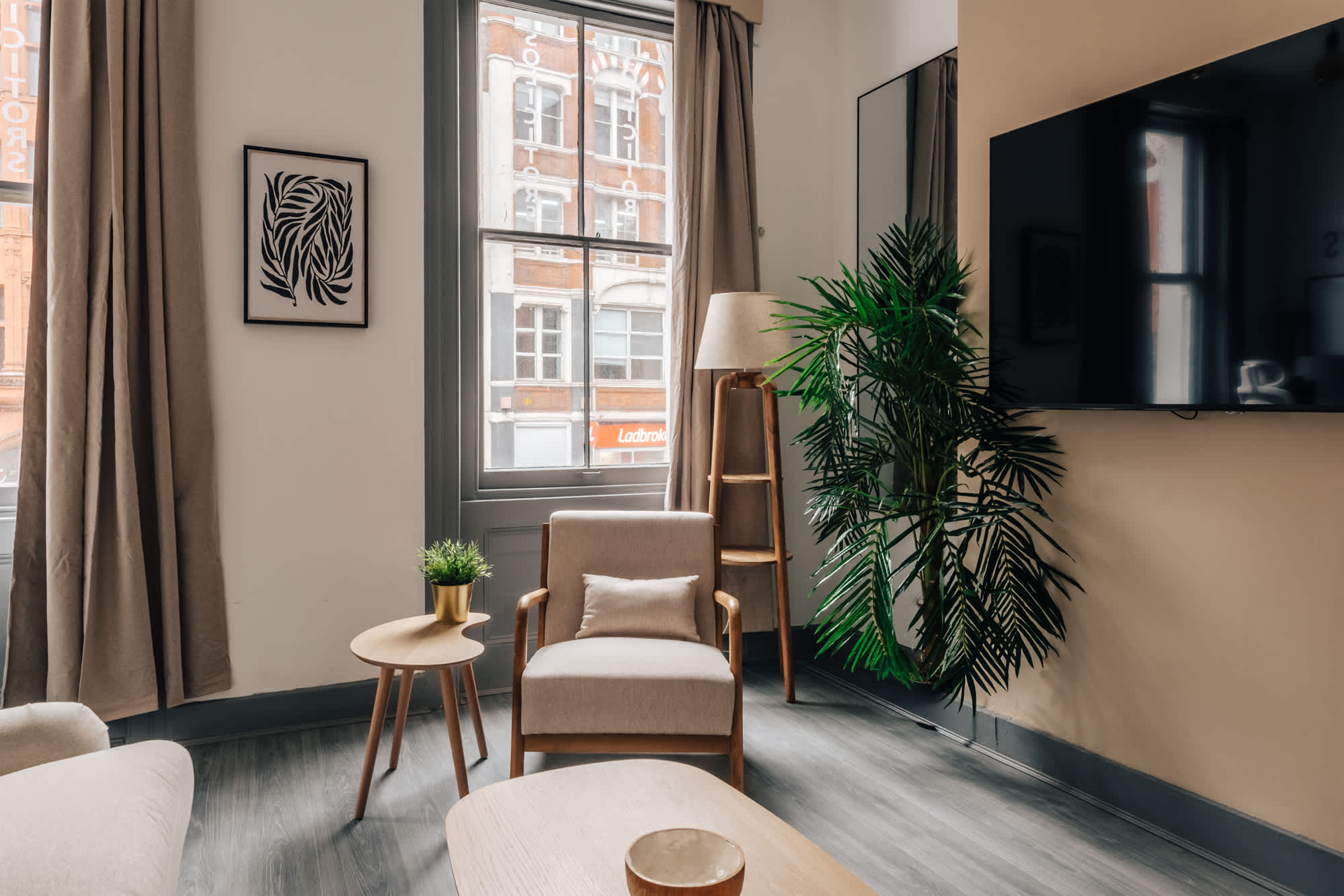 Central Old Street Apt: Multi-Level, Workspace, in City Road 133 EC1V 1JB - Property image 2 - VivreStays