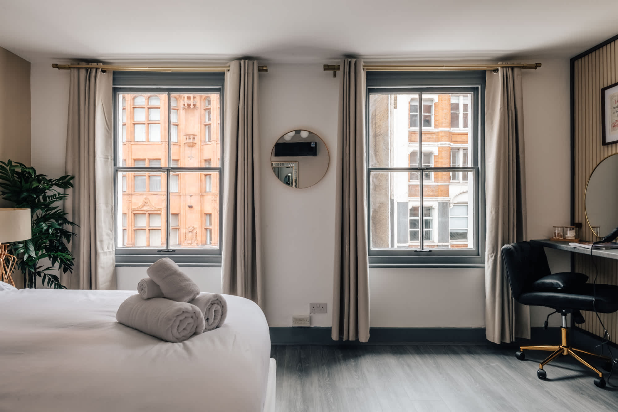 Central Old Street Apt: Multi-Level, Workspace, in City Road 133 EC1V 1JB - Property image 28 - VivreStays