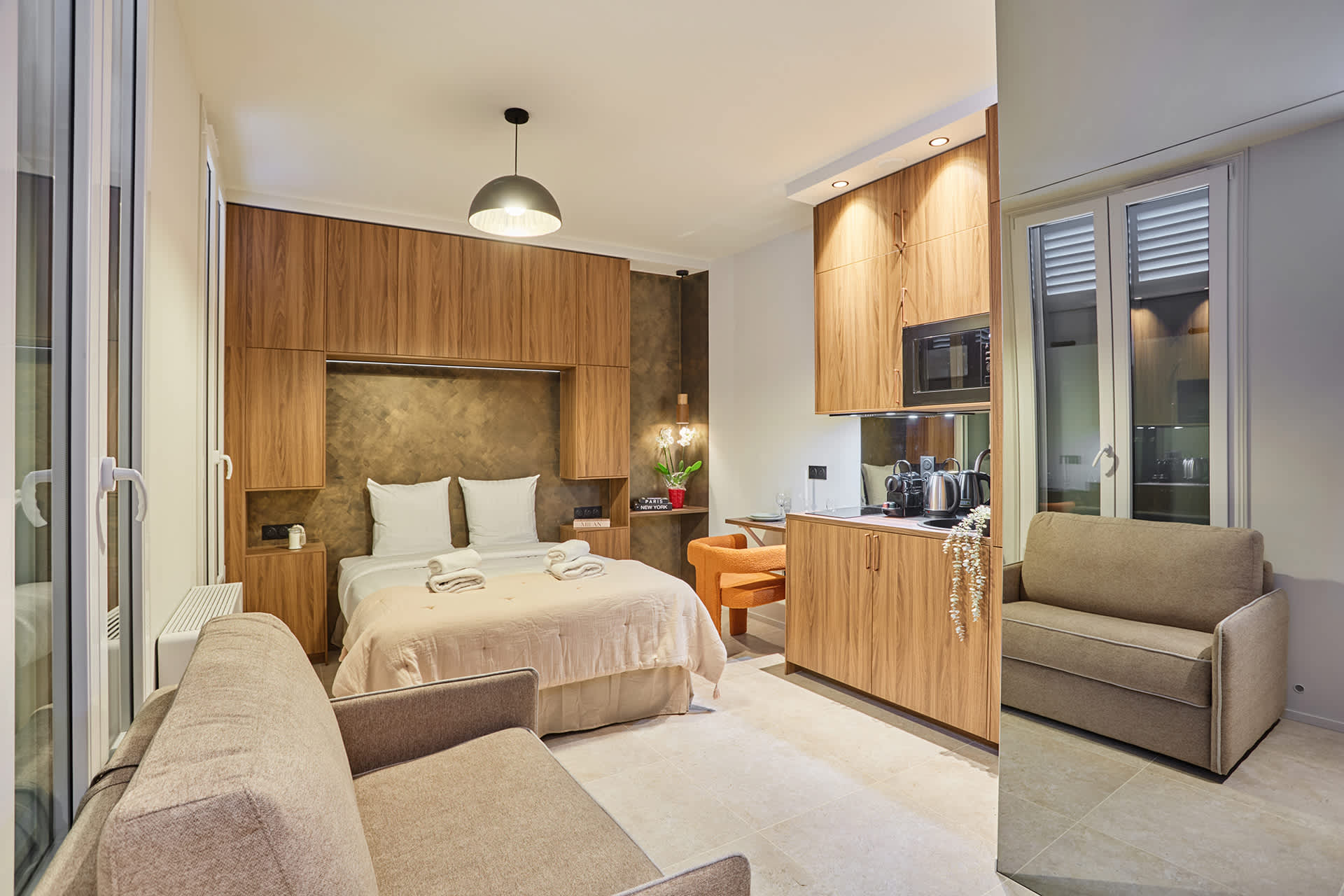 Suite Premium facing the Chateau de Vincennes — Vincennes, Île-de-France — vacation rental